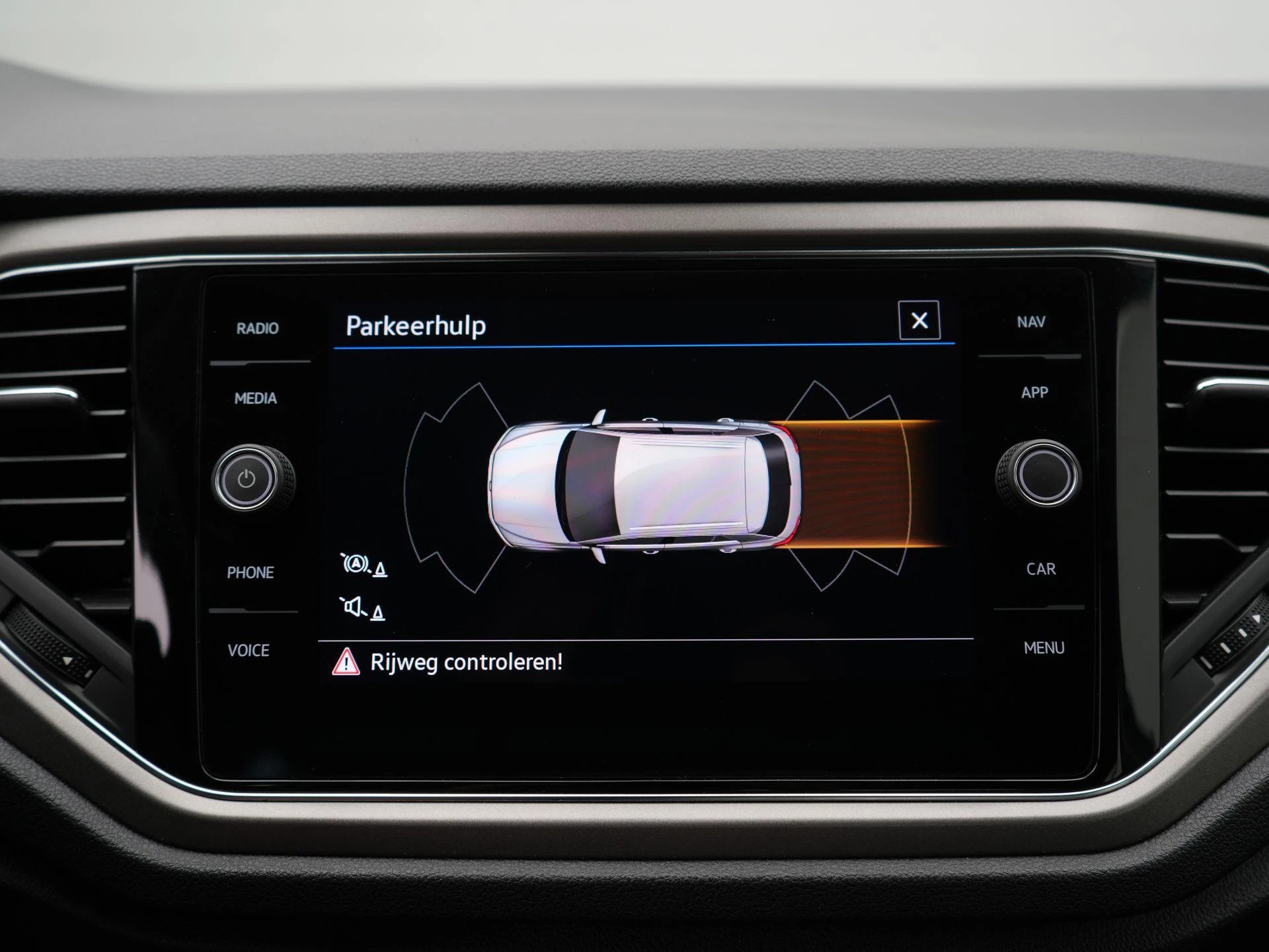 Volkswagen-T-Roc-image-11