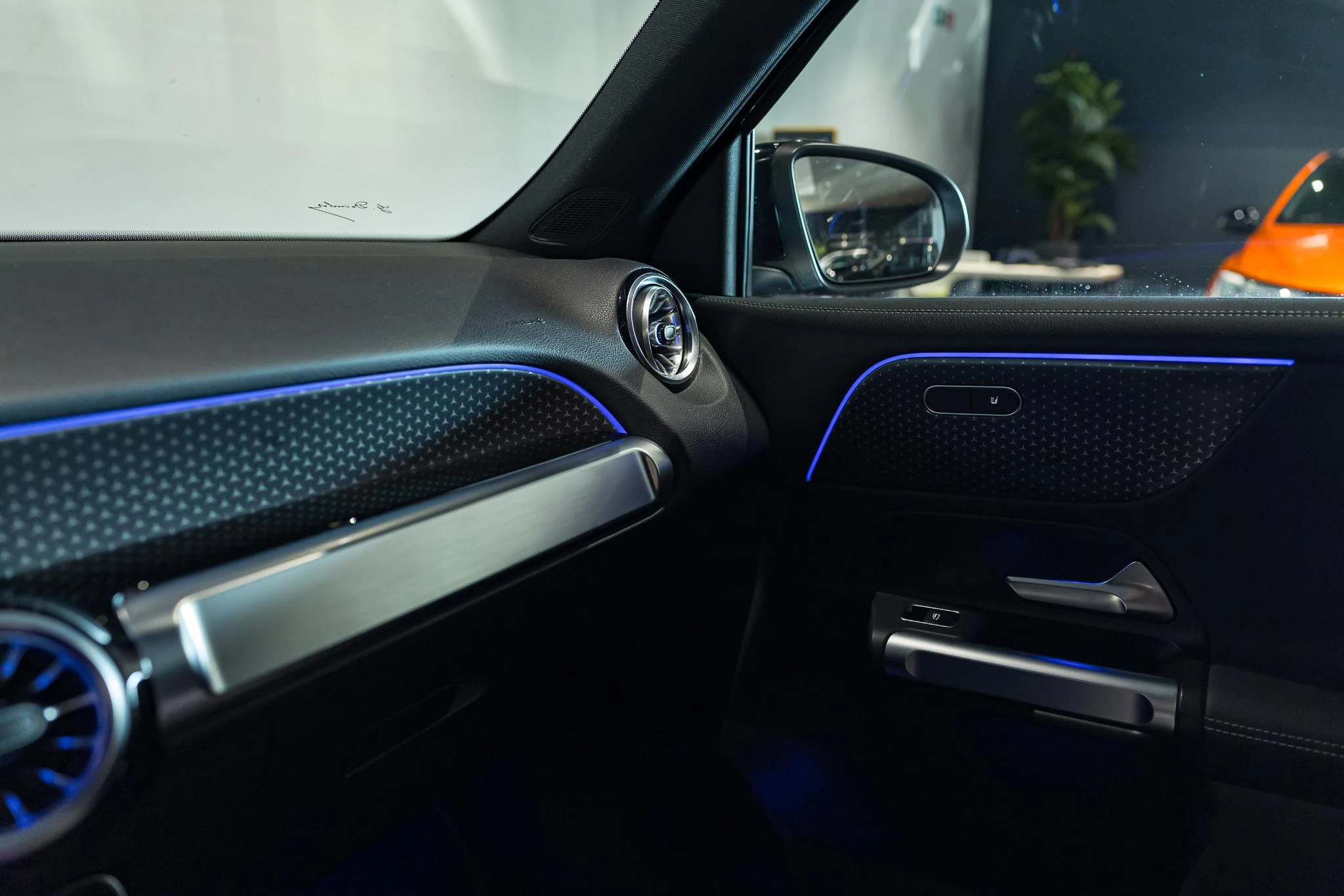 Mercedes-Benz-EQB-image-36