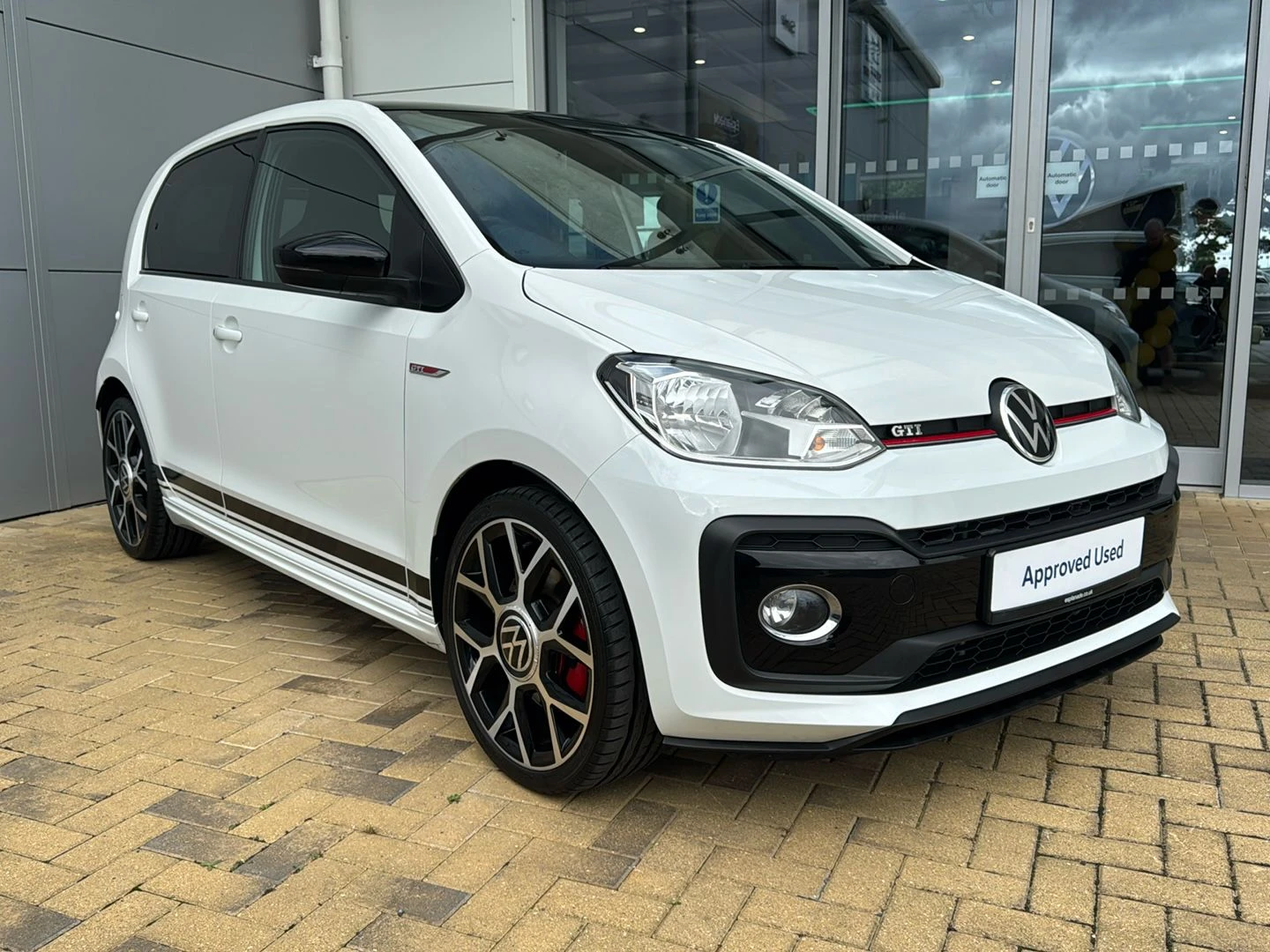 Volkswagen-up!-image-18