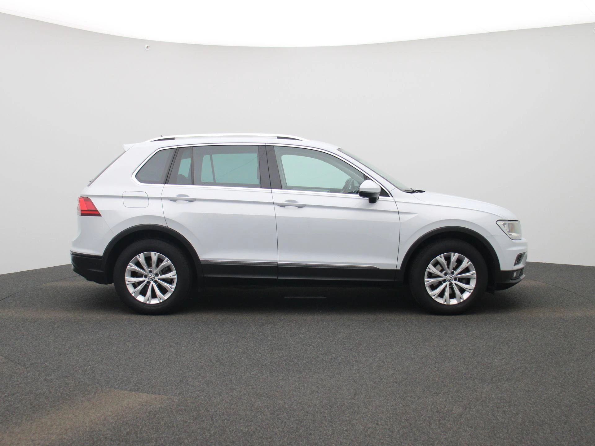 Volkswagen-Tiguan-image-5