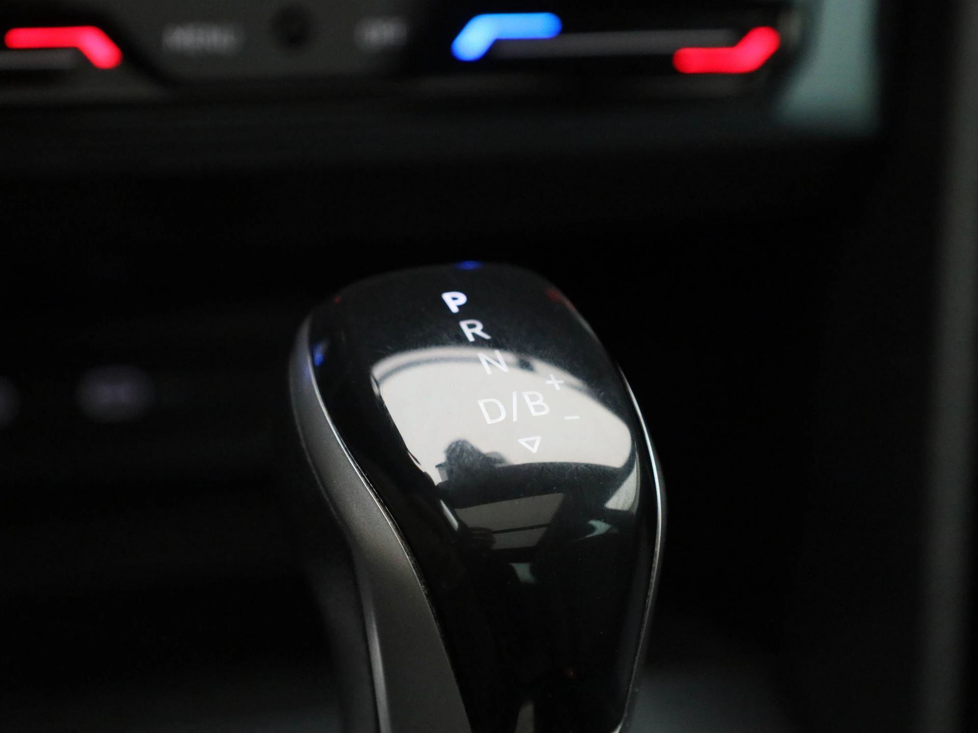 Volkswagen-Tiguan-image-21