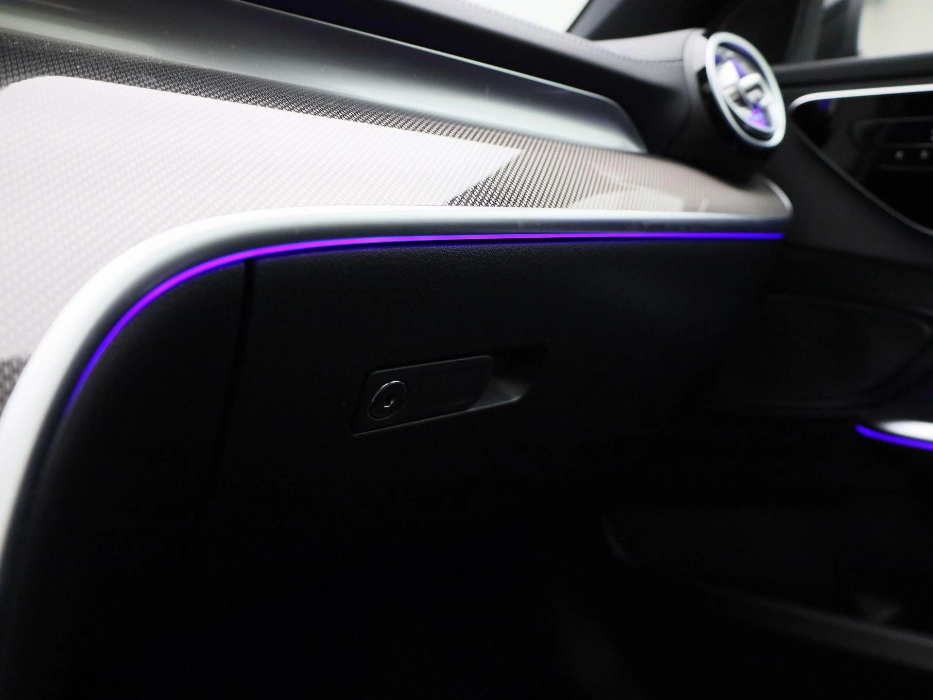 Mercedes-Benz-C-Klasse-image-29