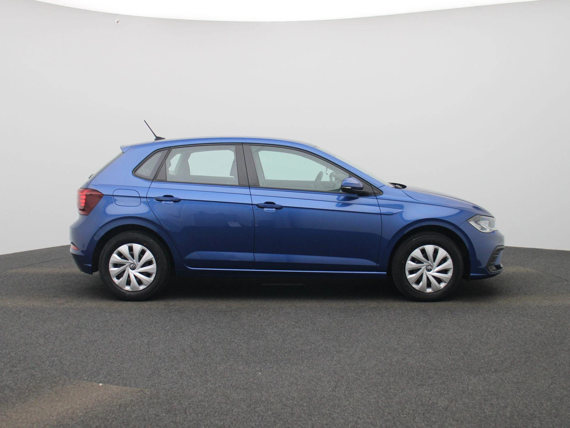 Volkswagen-Polo-image-5