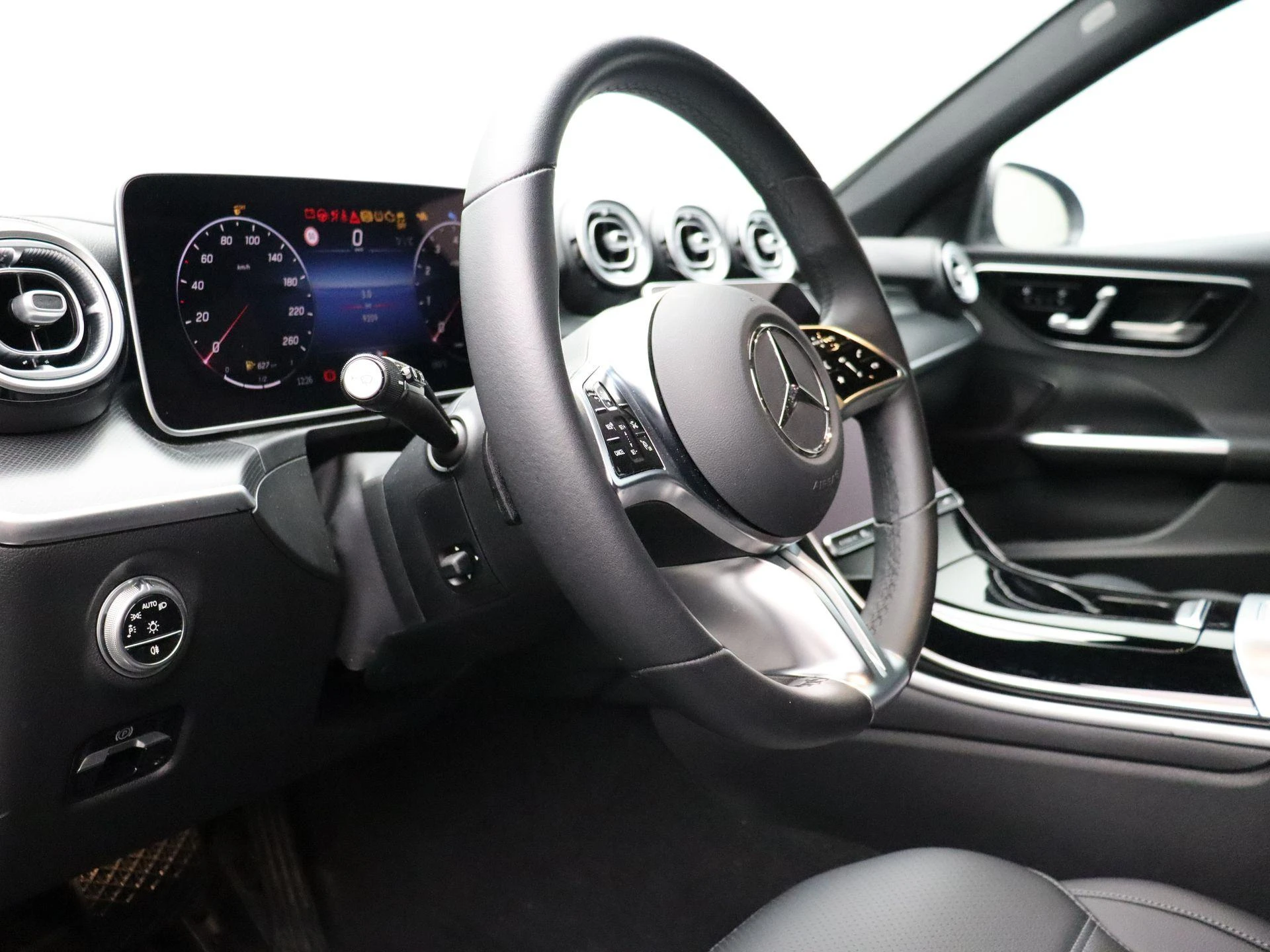 Mercedes-Benz-C-Klasse-image-11