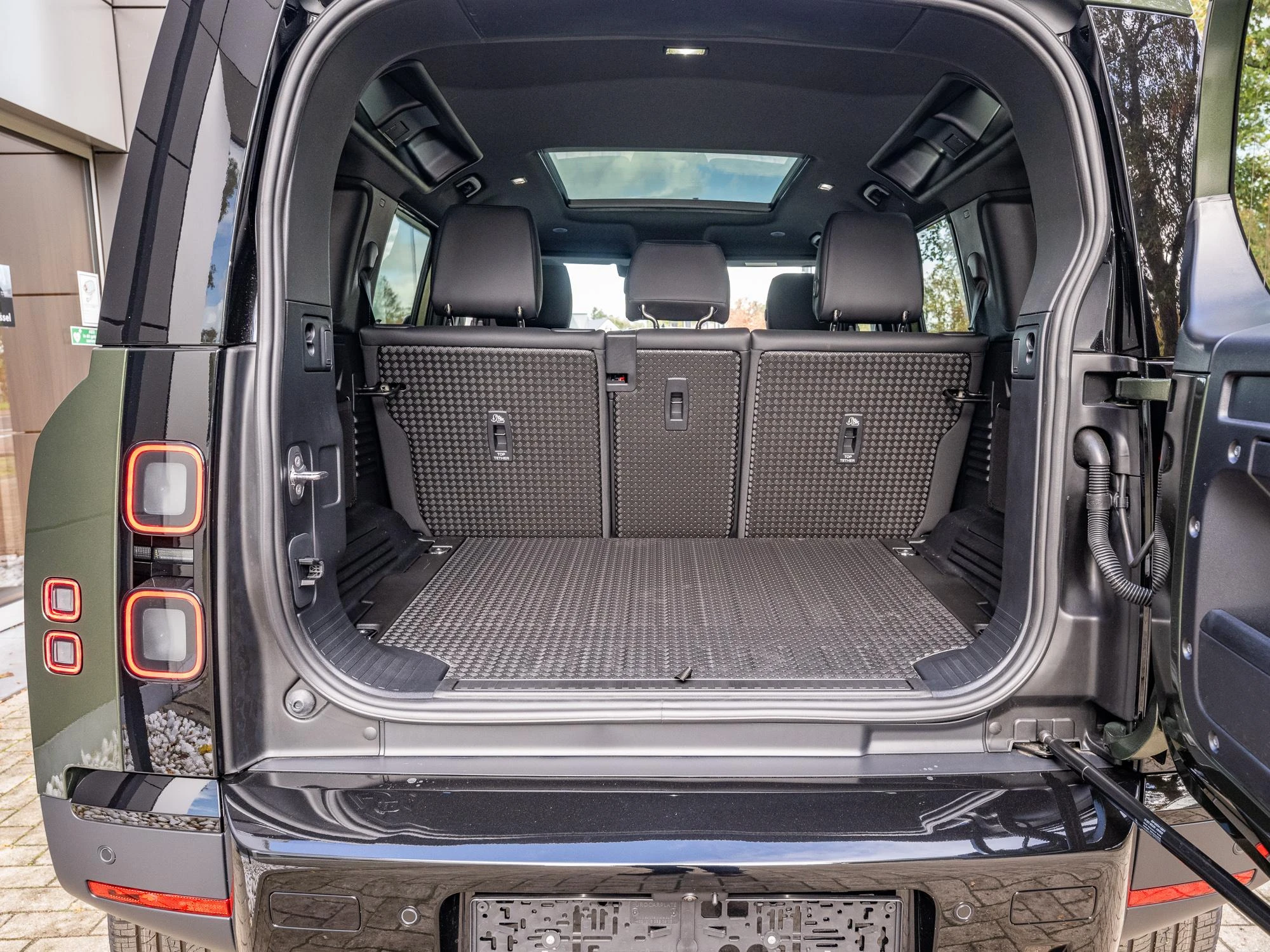 Land Rover-Defender-image-20