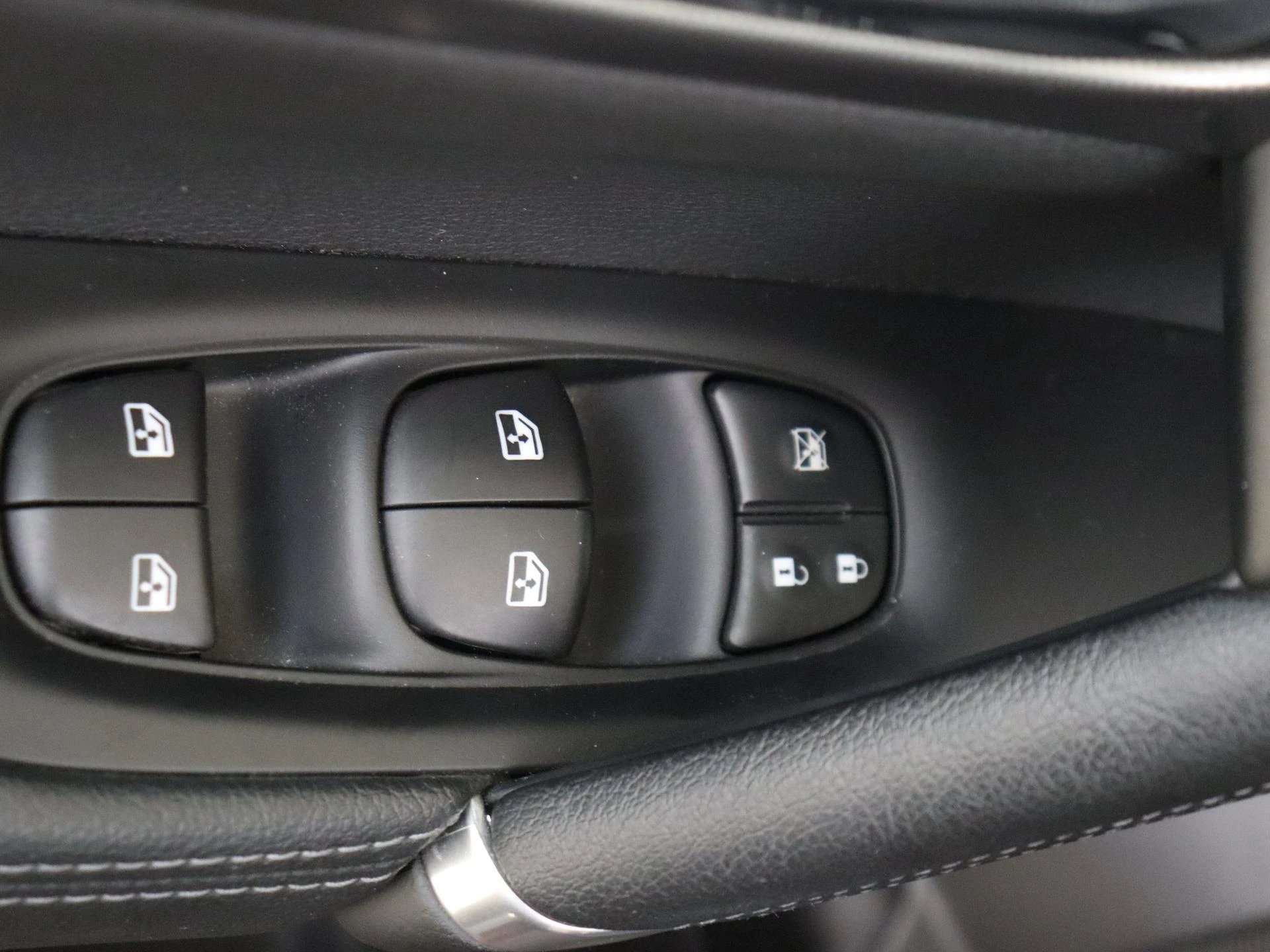 Nissan-QASHQAI-image-25