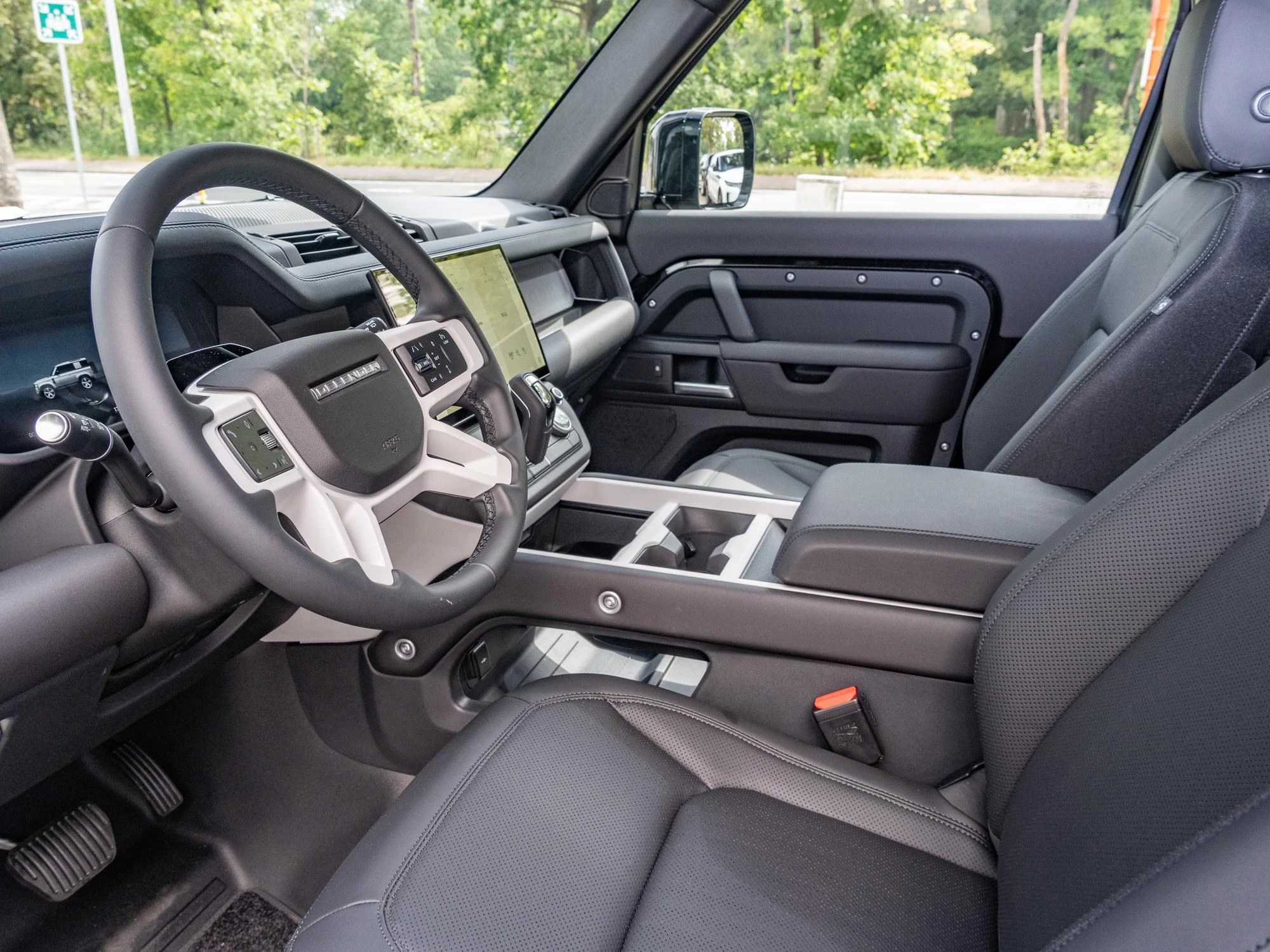 Land Rover Defender 90 D200 S AWD Auto. 26MY