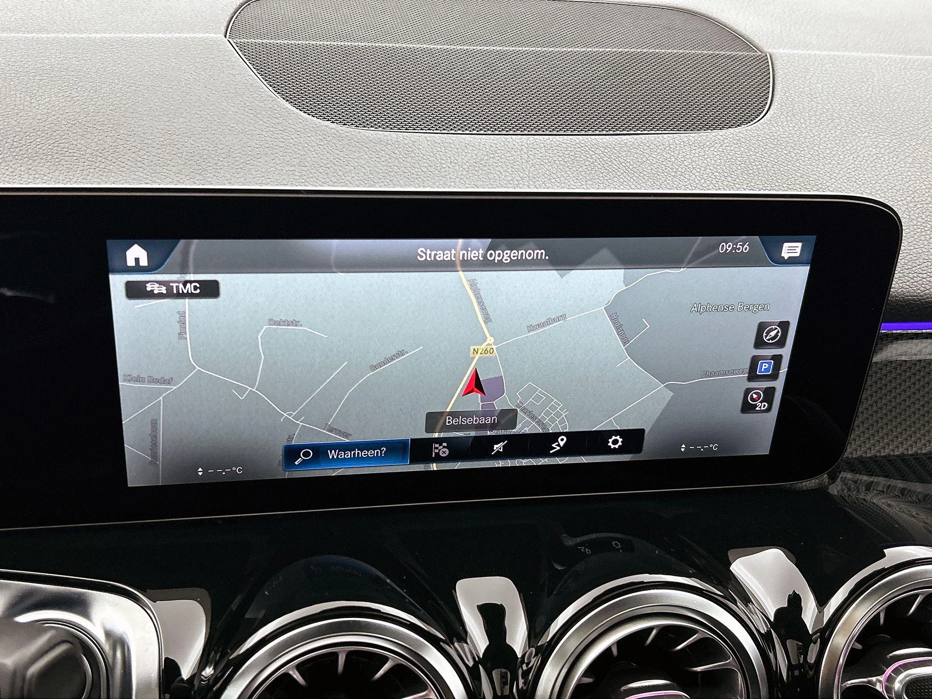 Mercedes-Benz-GLB-image-29