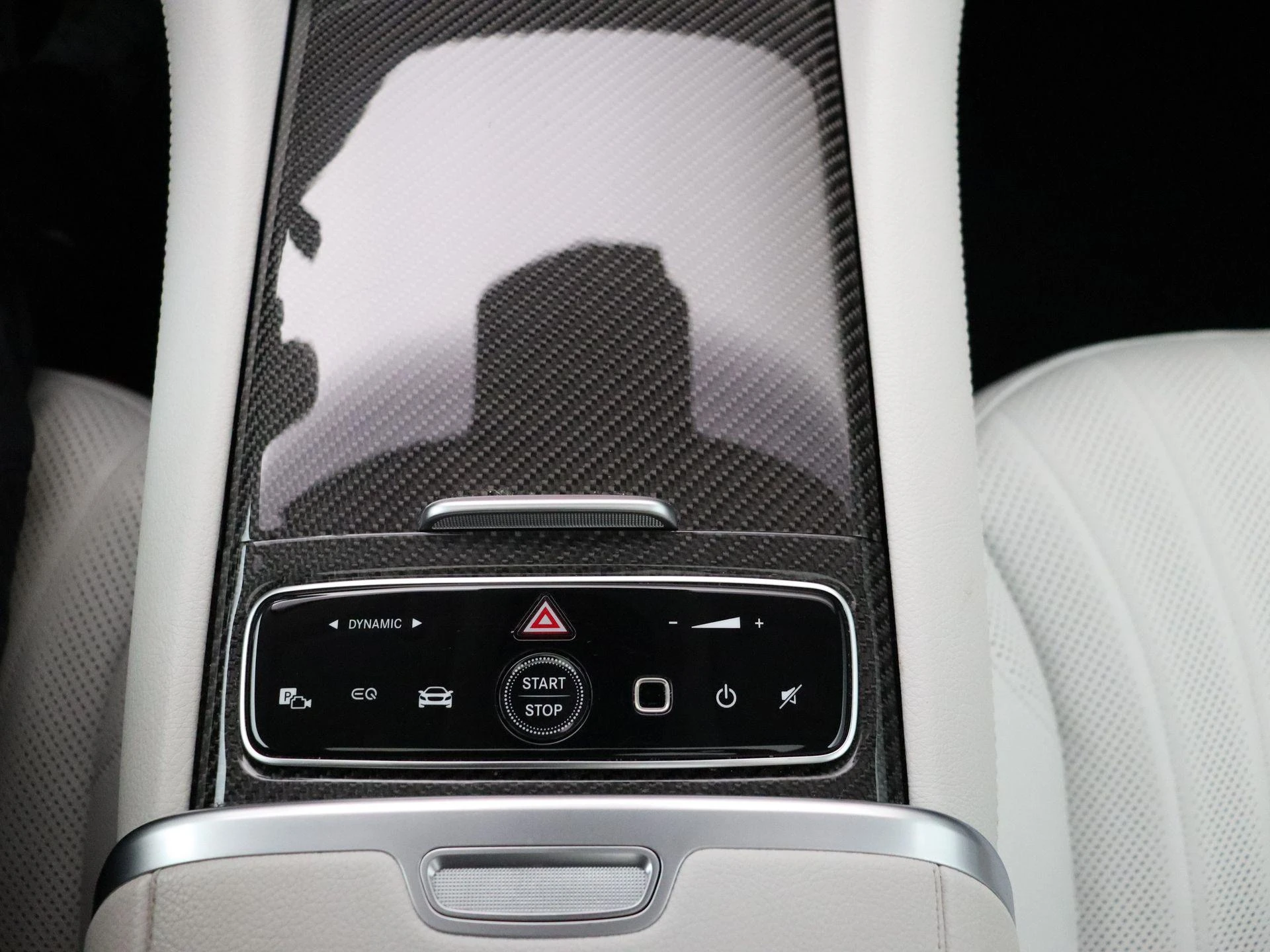 Mercedes-Benz-EQE-image-21