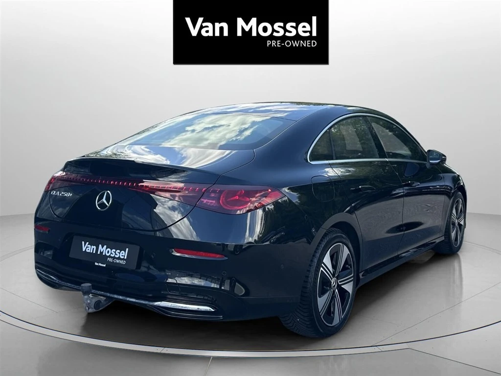 Mercedes-Benz-CLA-image-4