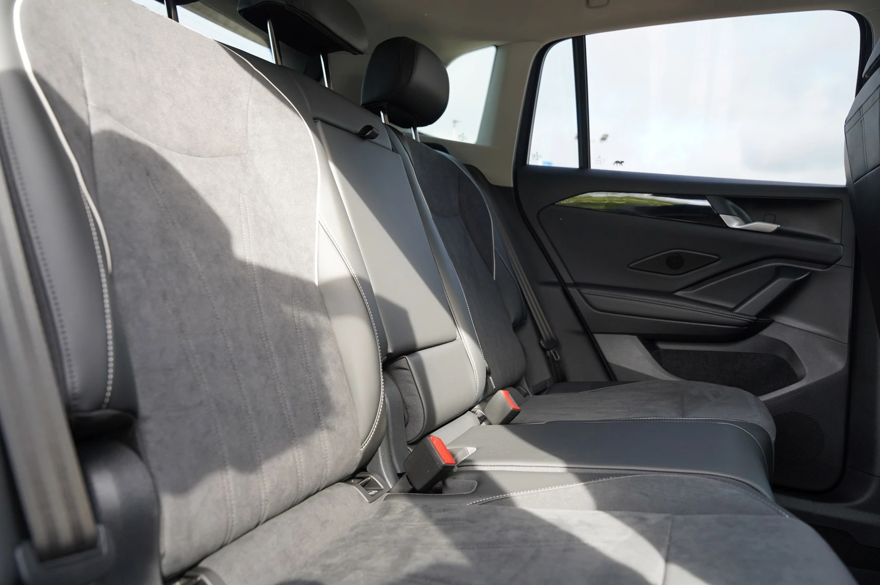 Volkswagen-Tiguan-image-11
