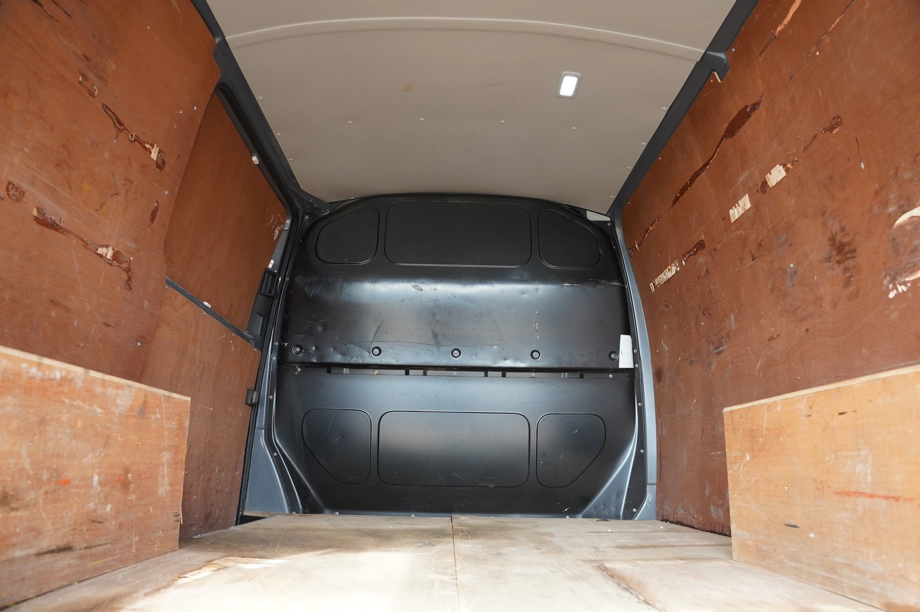 Volkswagen-Transporter-image-9