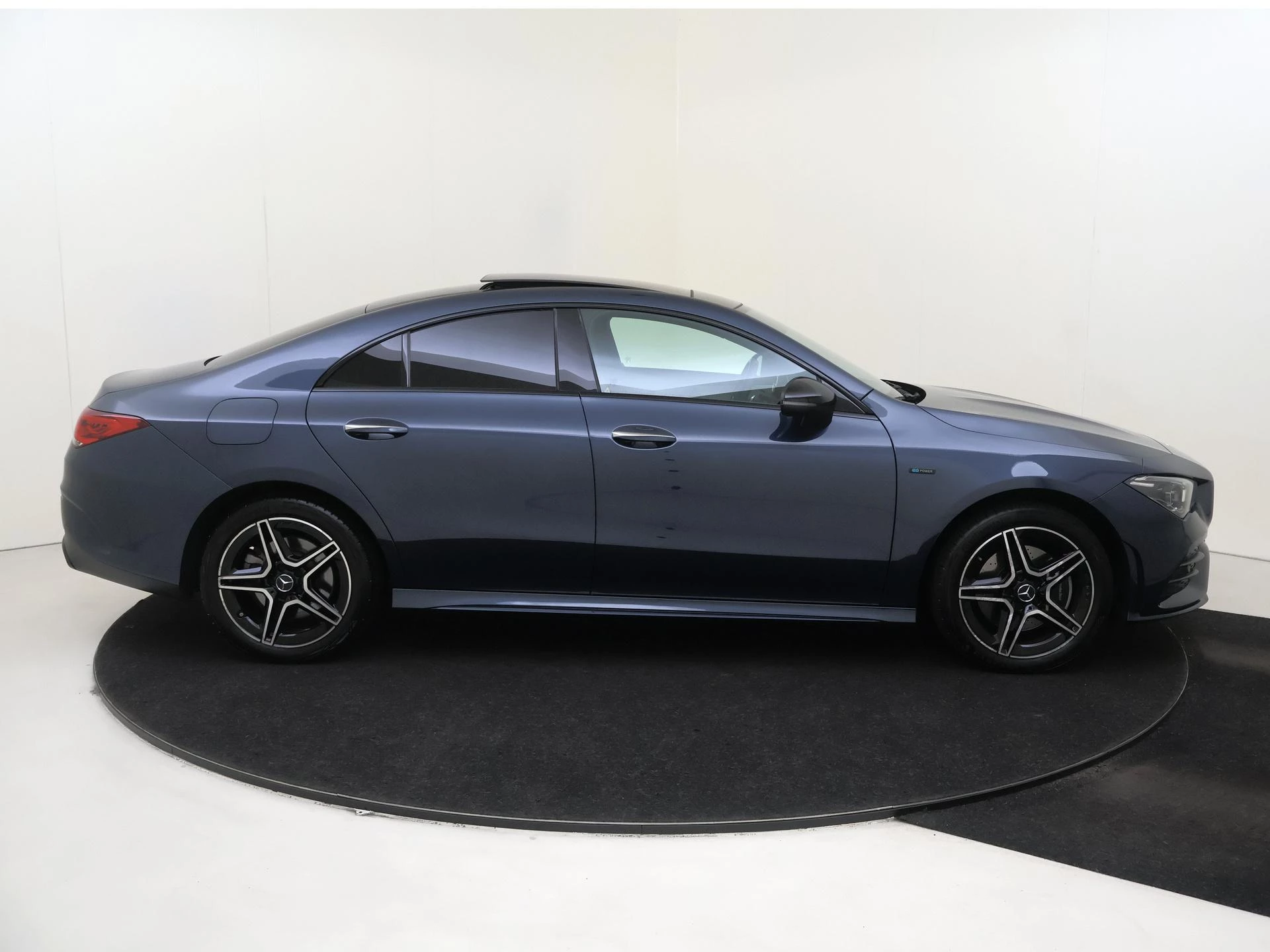 Mercedes-Benz-CLA-image-8
