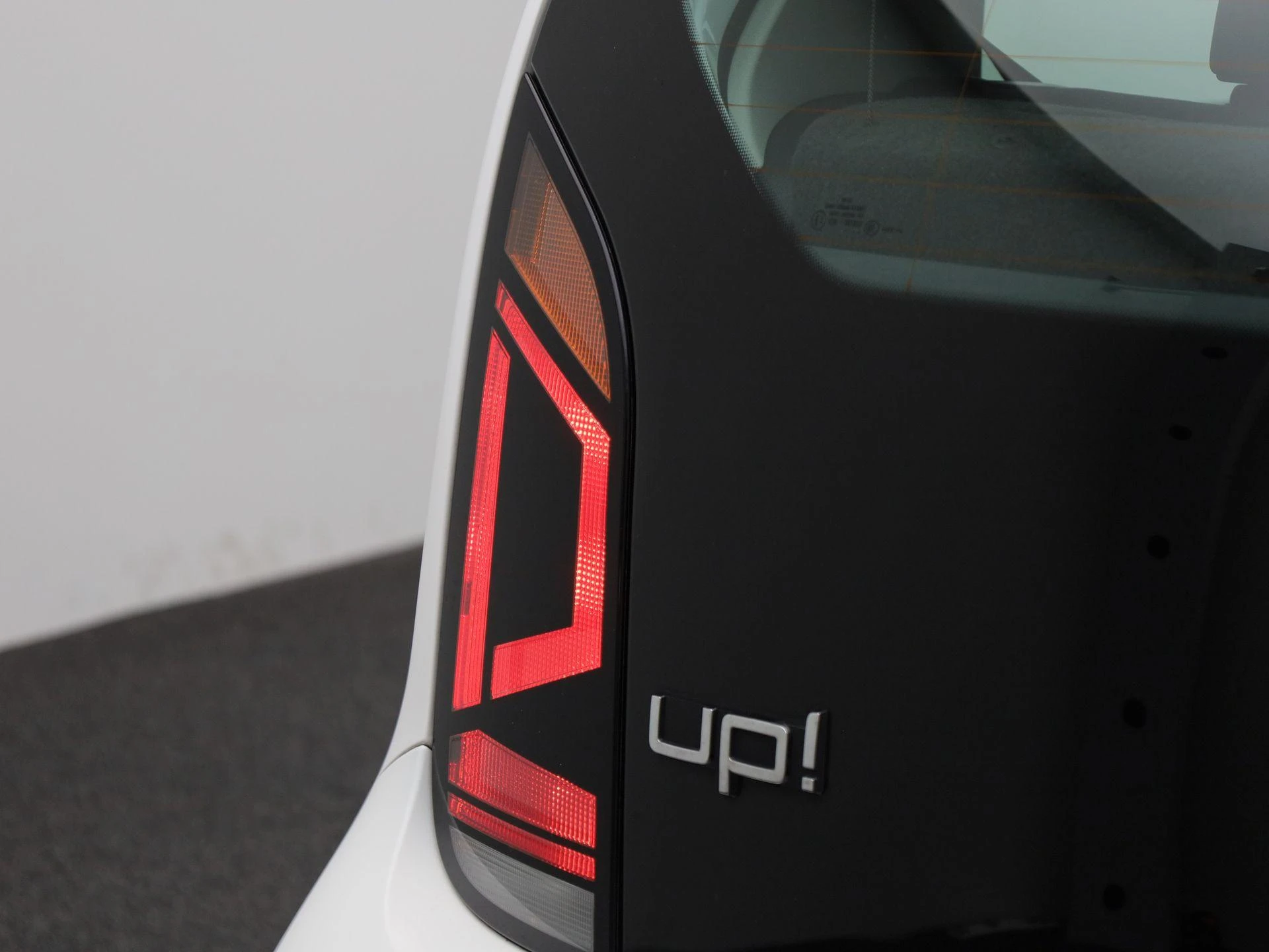 Volkswagen-up!-image-28