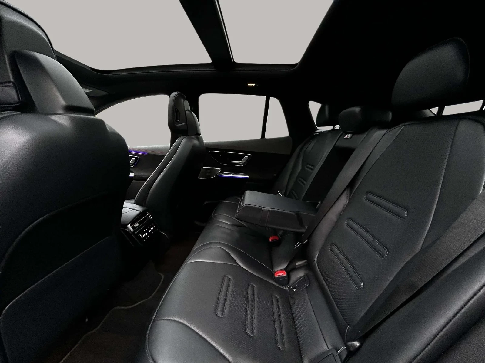 Mercedes-Benz-EQE-image-12