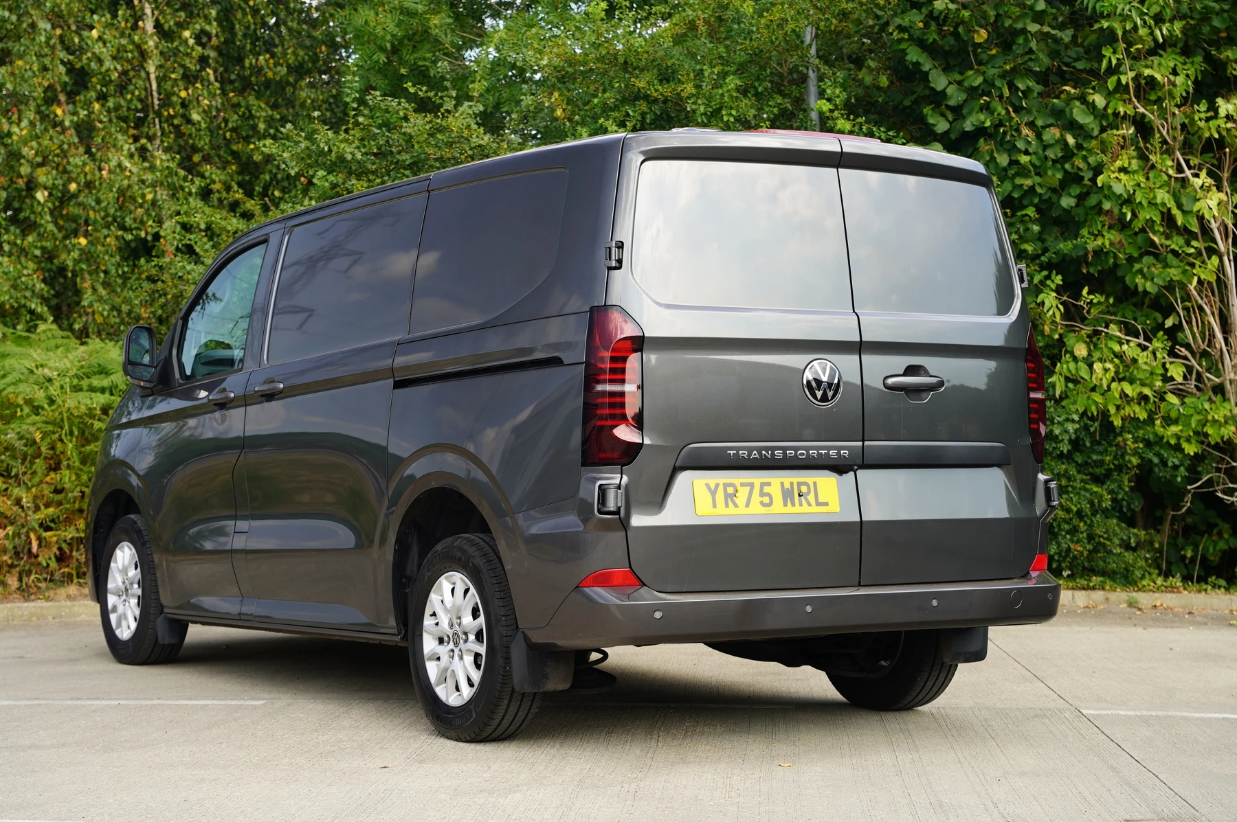 Volkswagen-Transporter-image-2