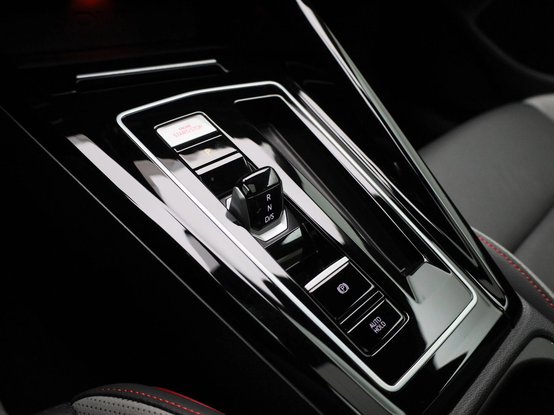 Volkswagen-Golf-image-18