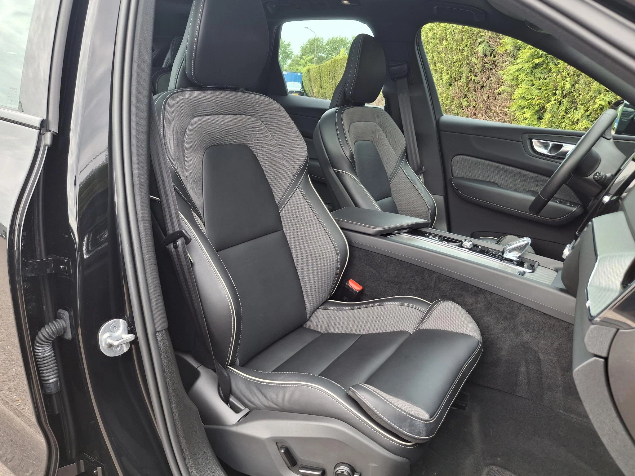 Volvo XC60 T6 Plug-in hybrid AWD Plus Black Edition