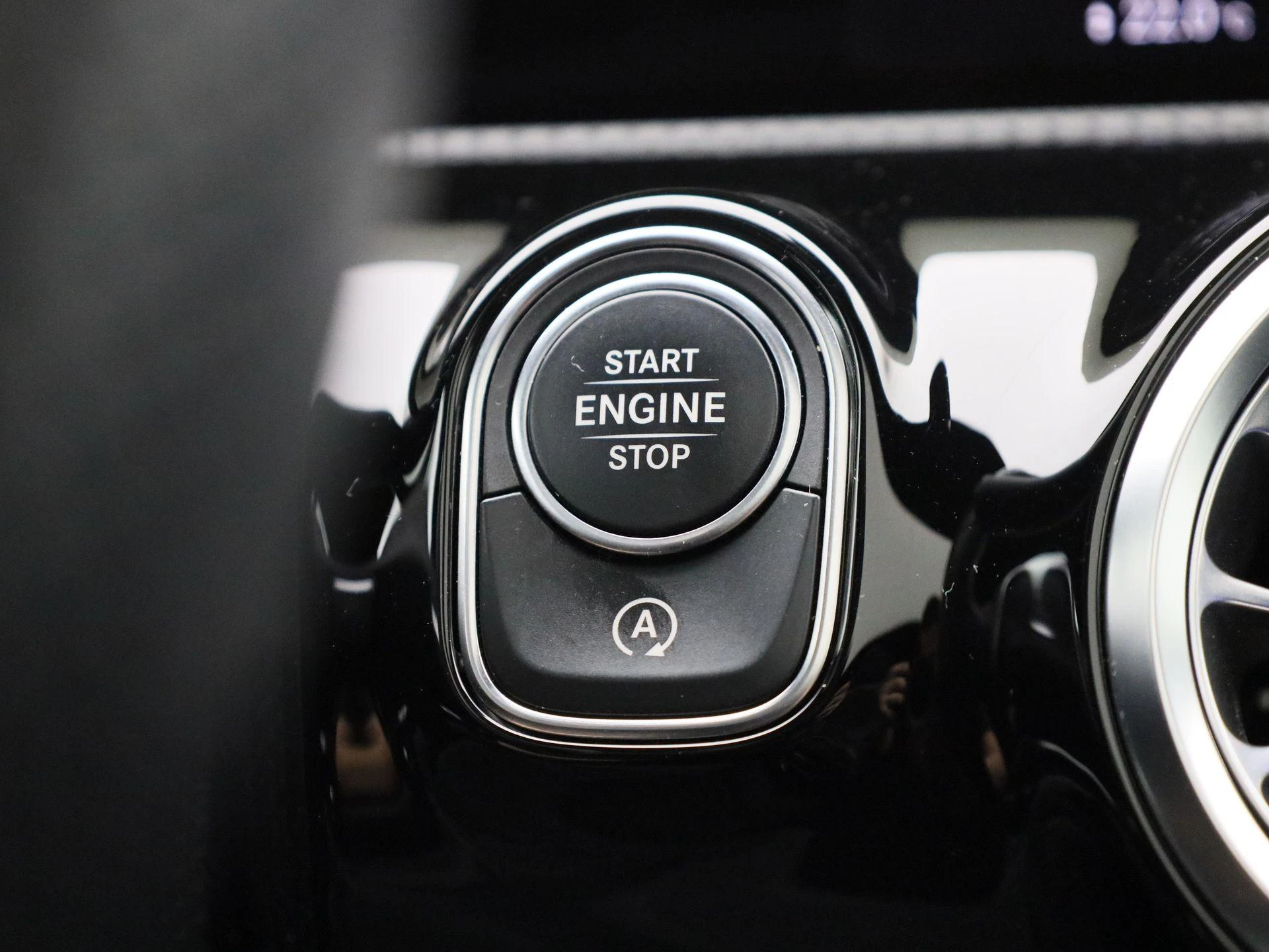Mercedes-Benz-CLA-image-25
