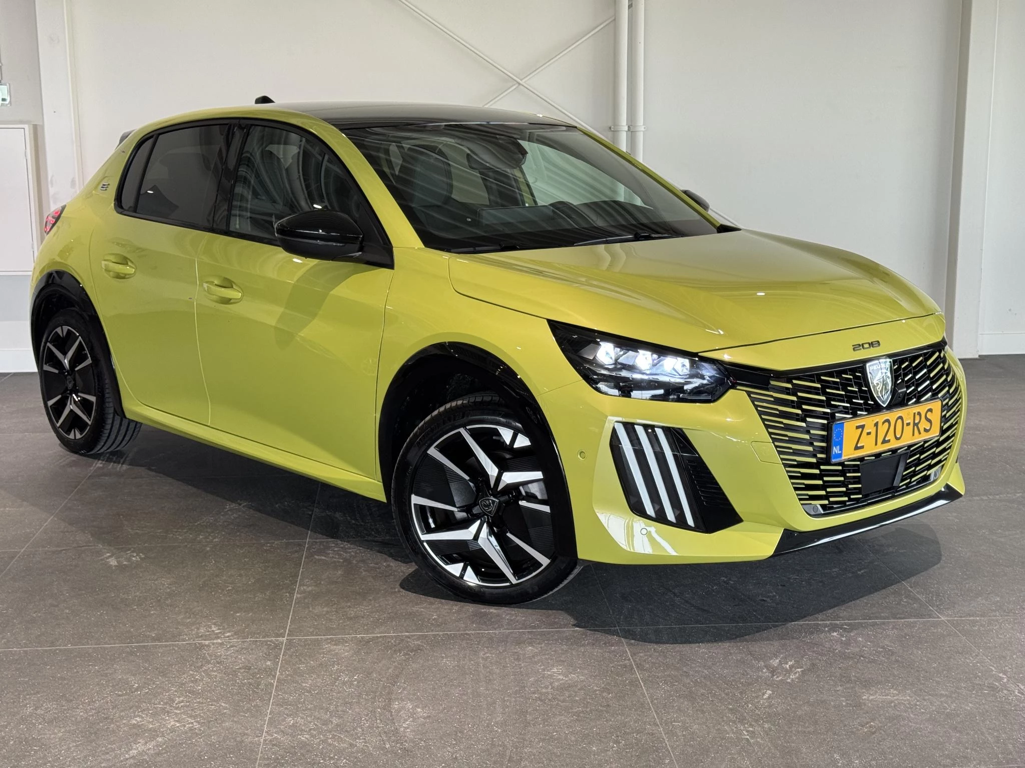 Peugeot-e-208-image-2