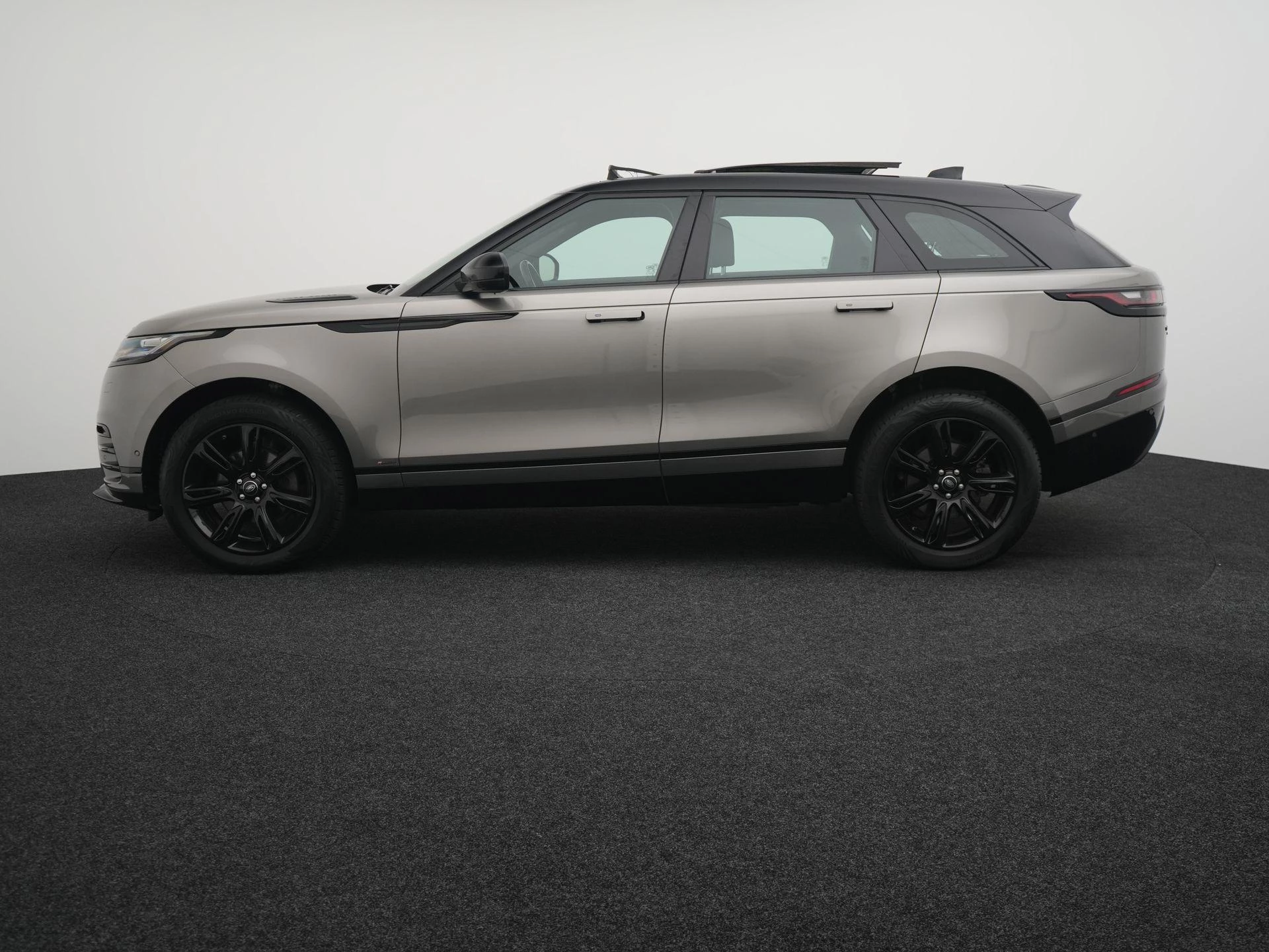 Land Rover-Range Rover Velar-image-3