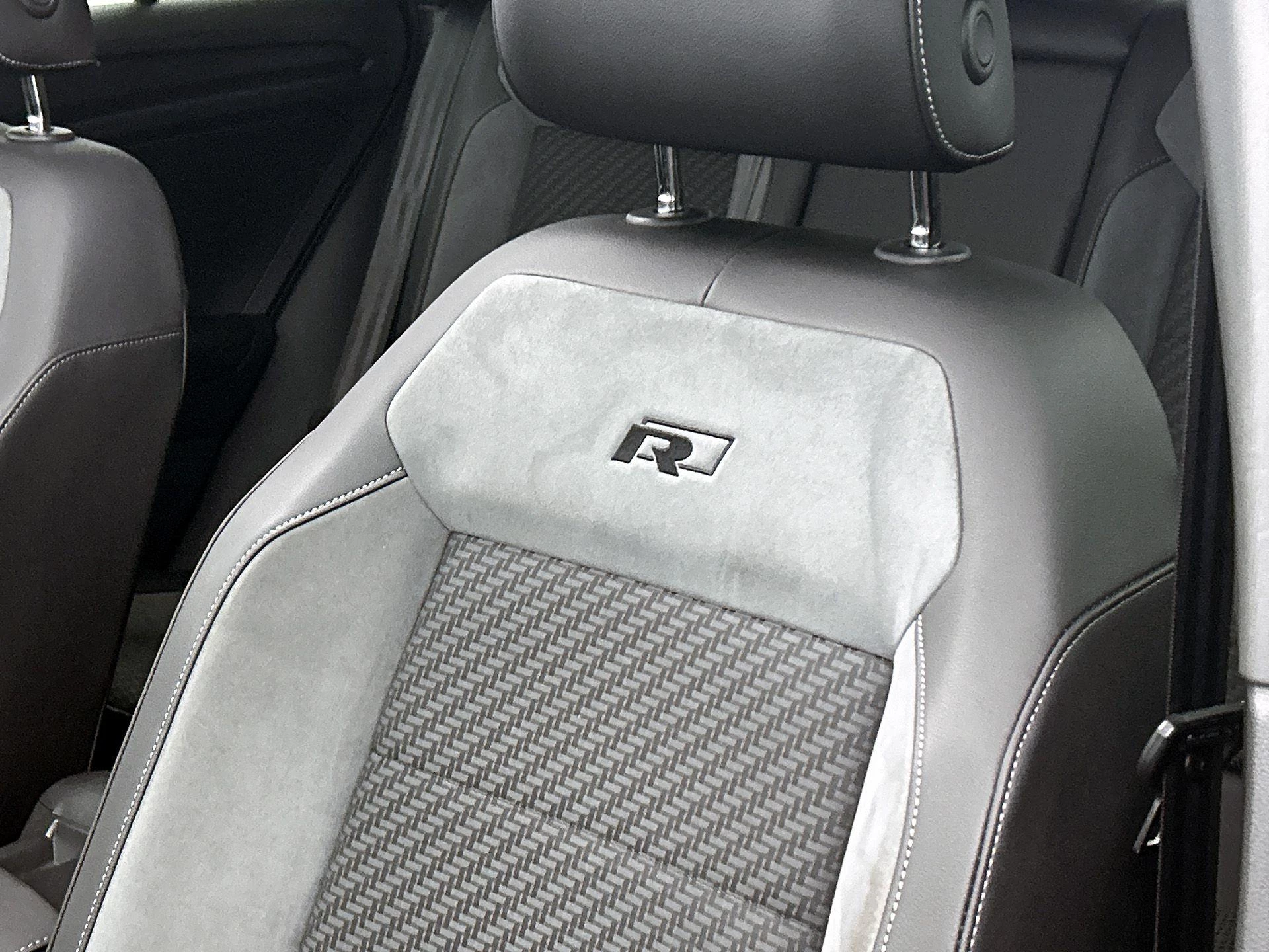 Volkswagen-T-Roc-image-13