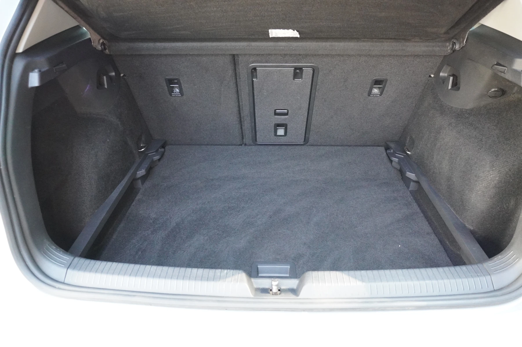 Volkswagen-Golf-image-14