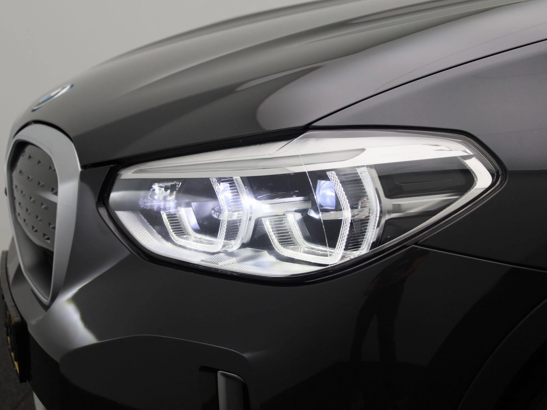 BMW-iX3-image-15