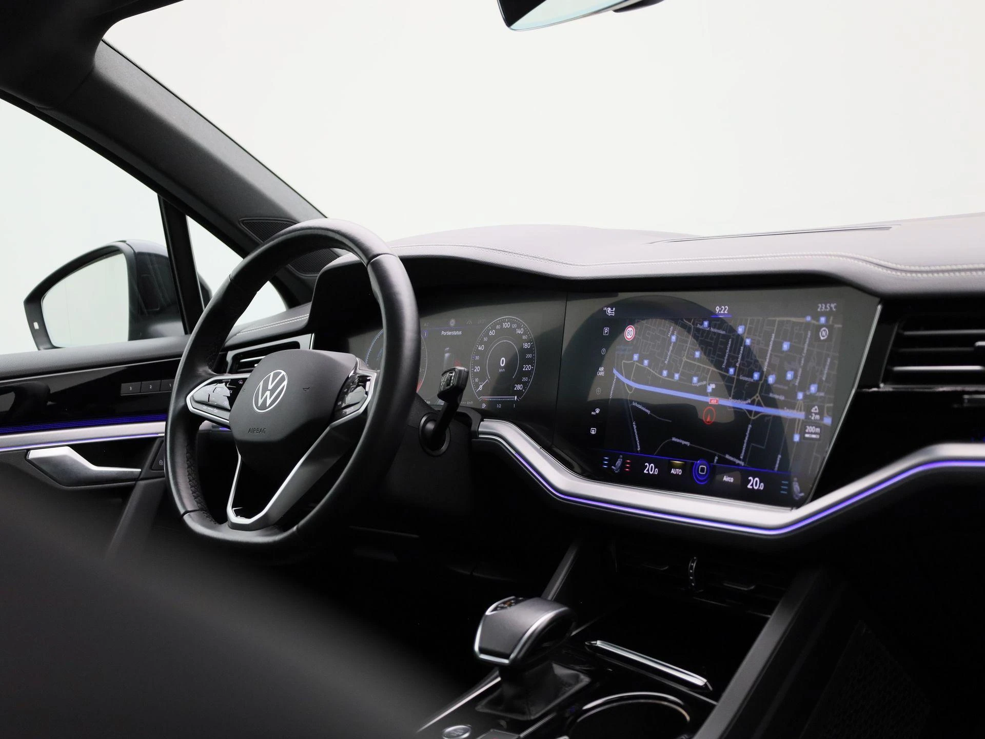 Volkswagen-Touareg-image-47
