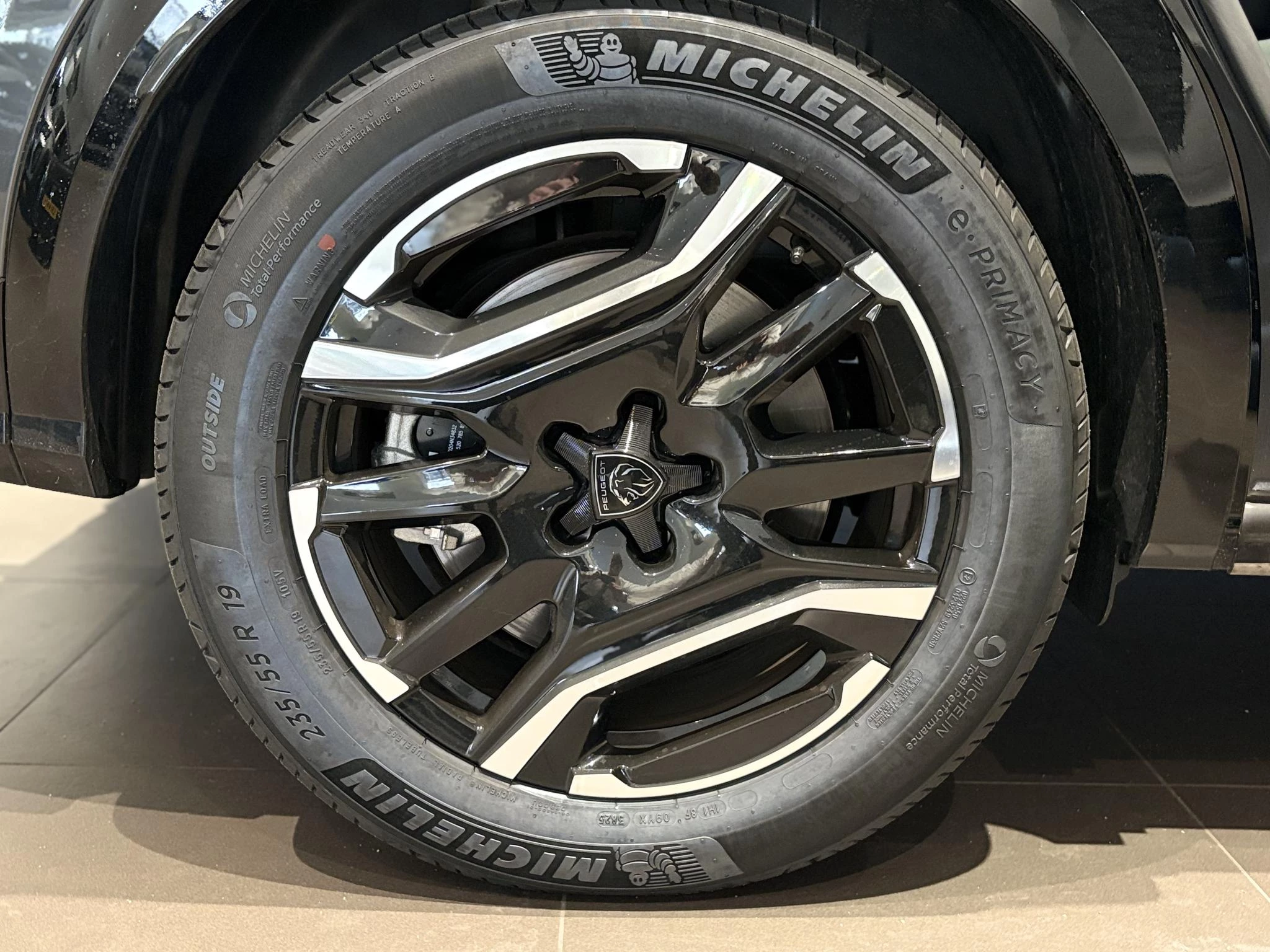 Peugeot-e-5008-image-22