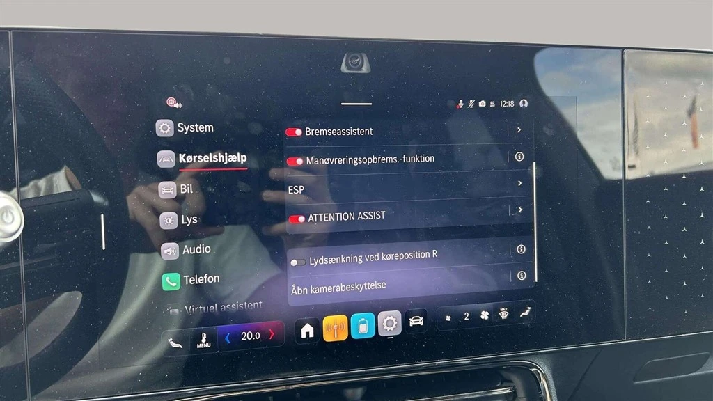 Mercedes-Benz-CLA-image-18