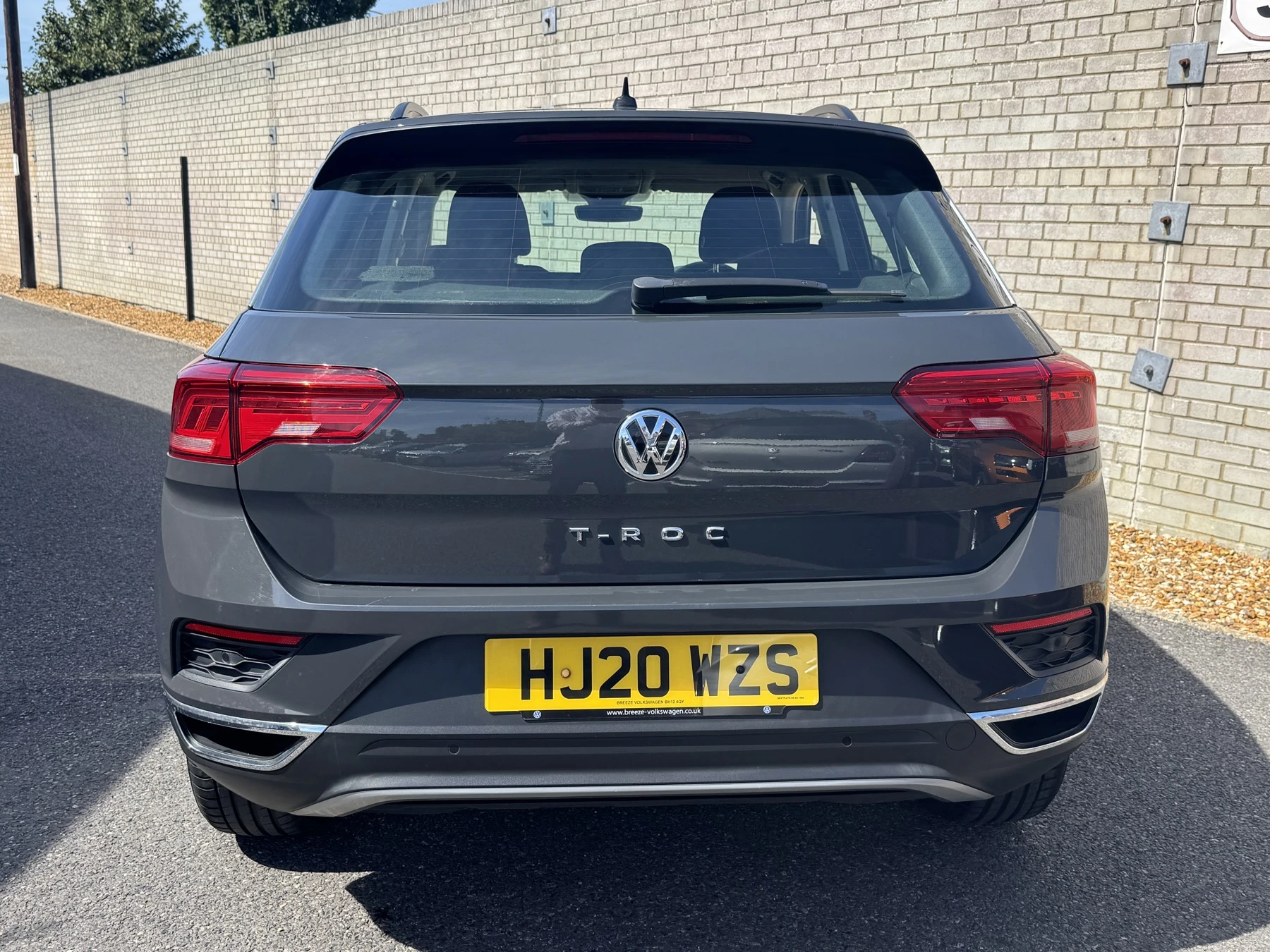Volkswagen-T-Roc-image-13