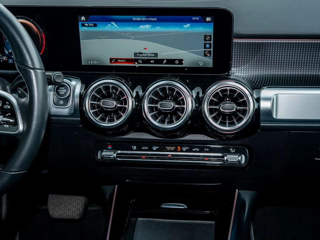 Mercedes-Benz-GLB 200-image-9