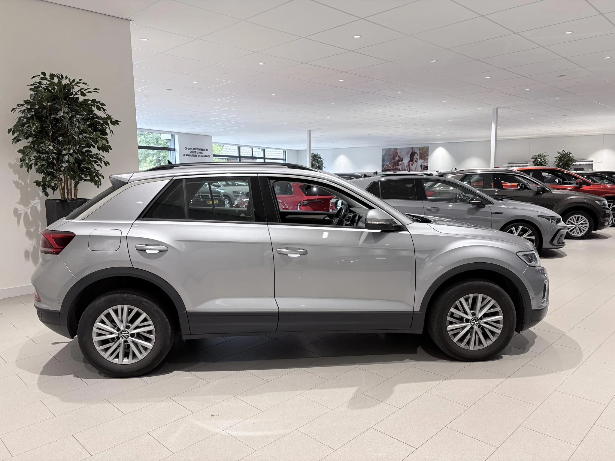 Volkswagen-T-Roc-image-5