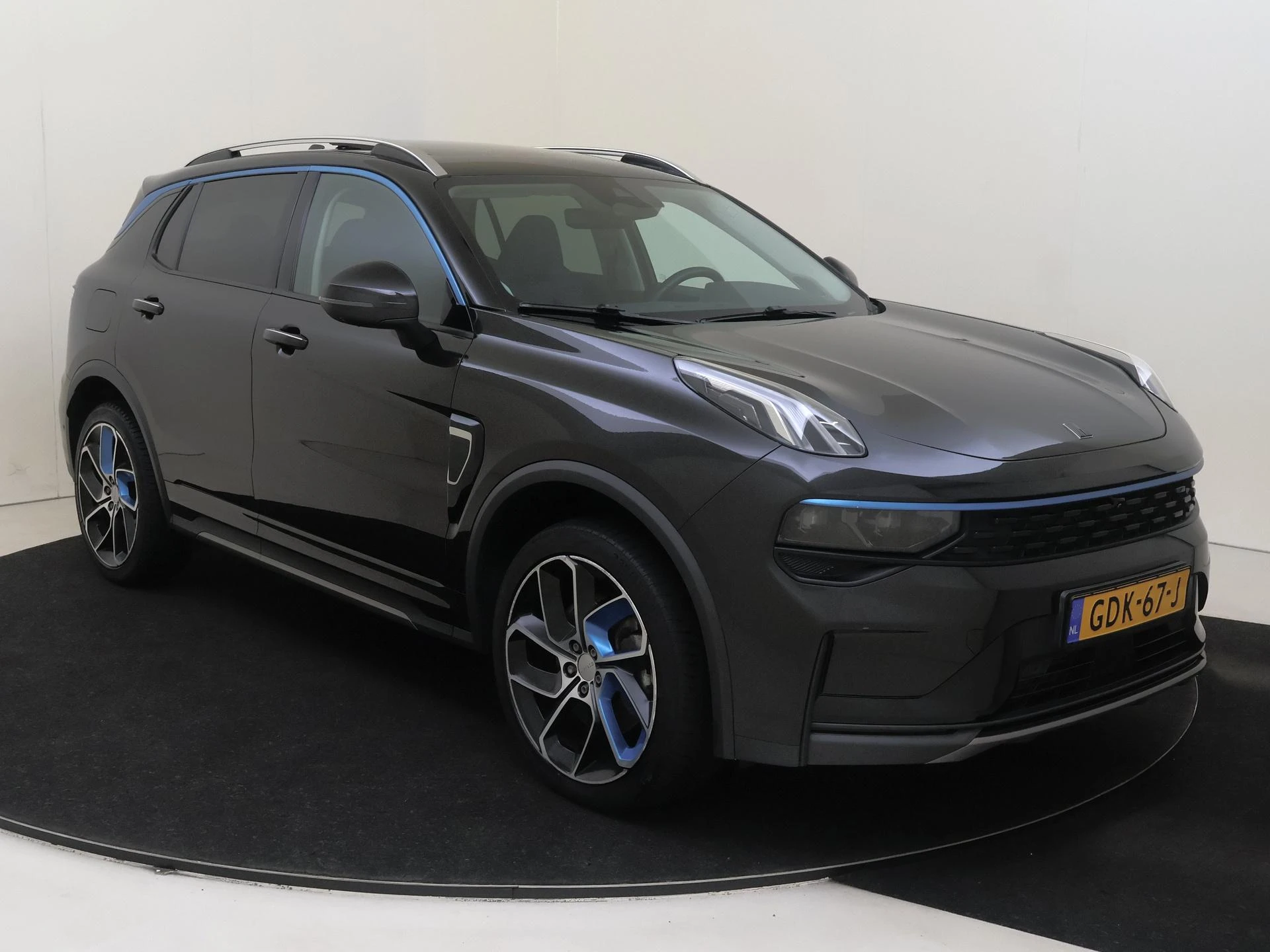 Lynk & Co-01-image-2
