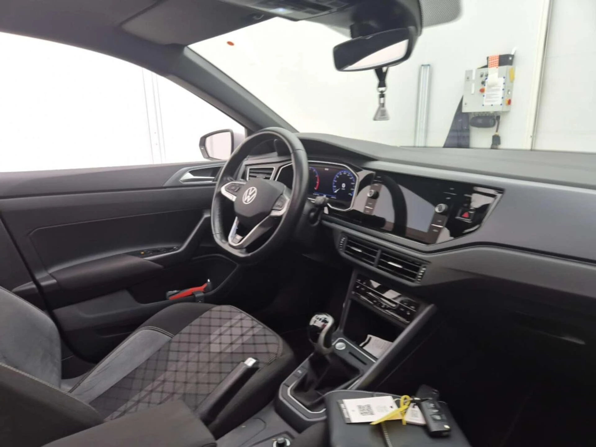 Volkswagen-Polo-image-2