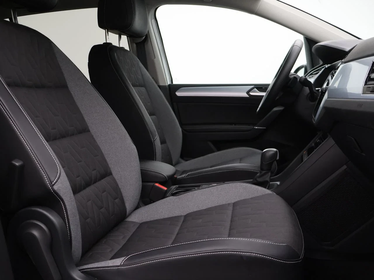 Volkswagen-Touran-image-18