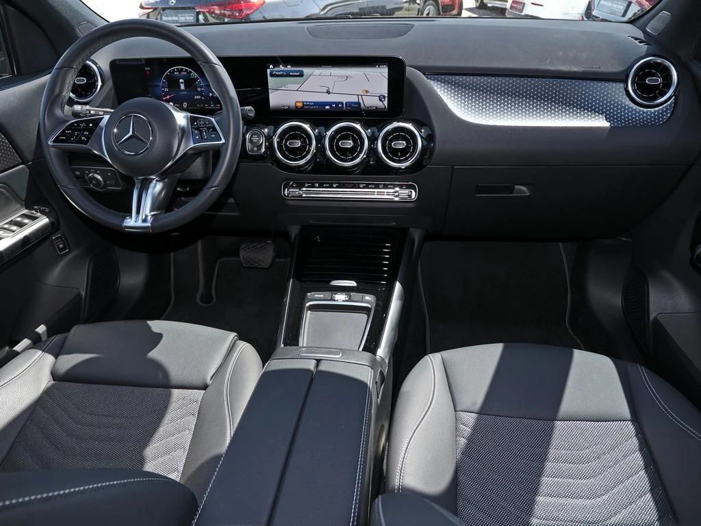 Mercedes-Benz-GLA 200 d-image-13