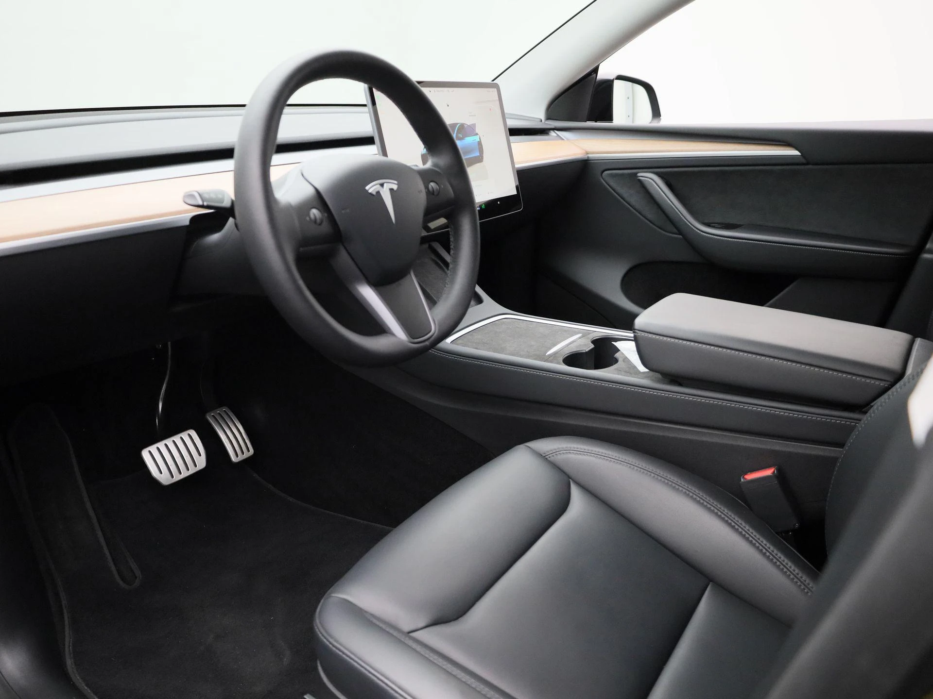 Tesla-Model Y-image-17