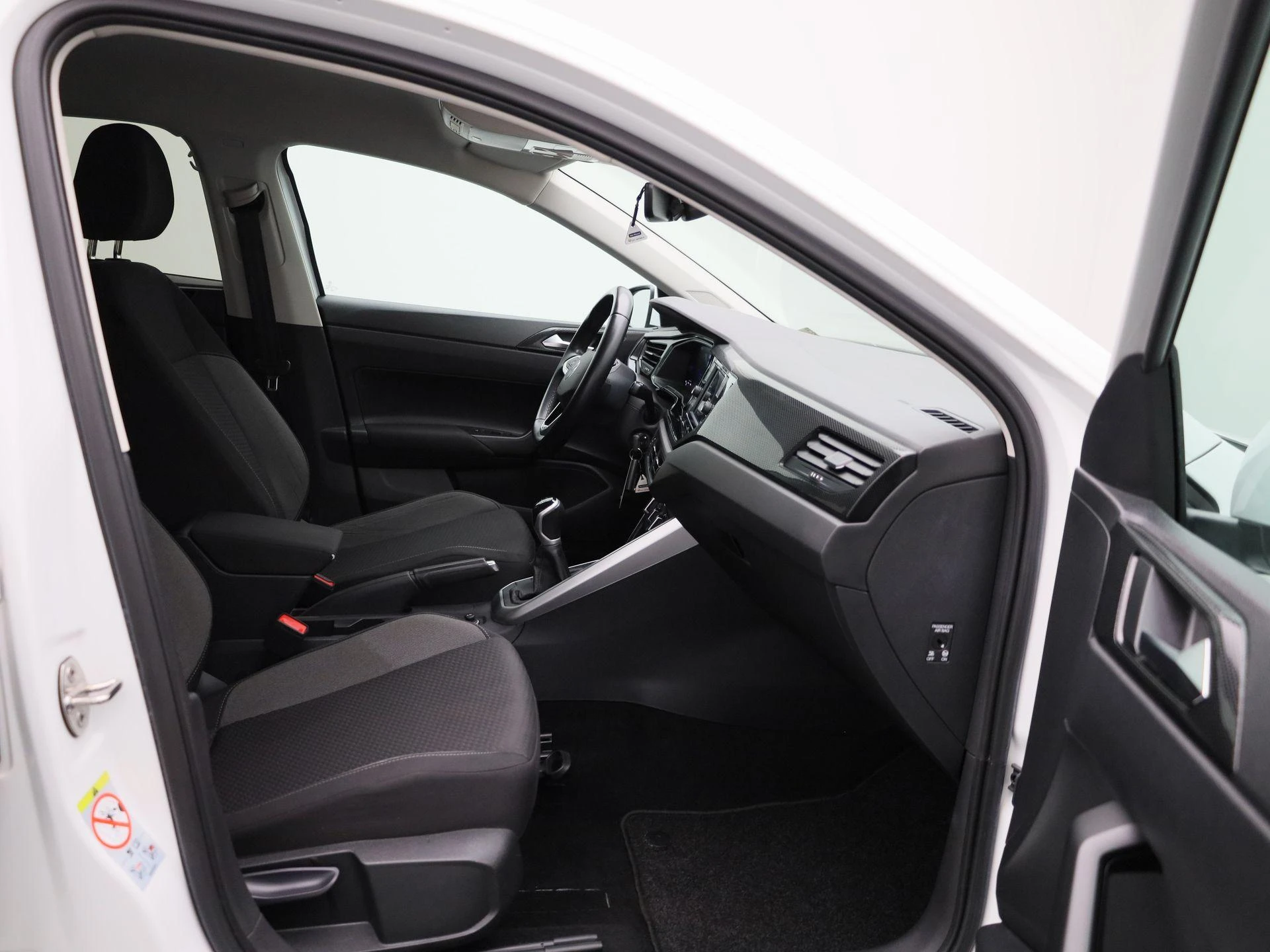Volkswagen-Polo-image-29