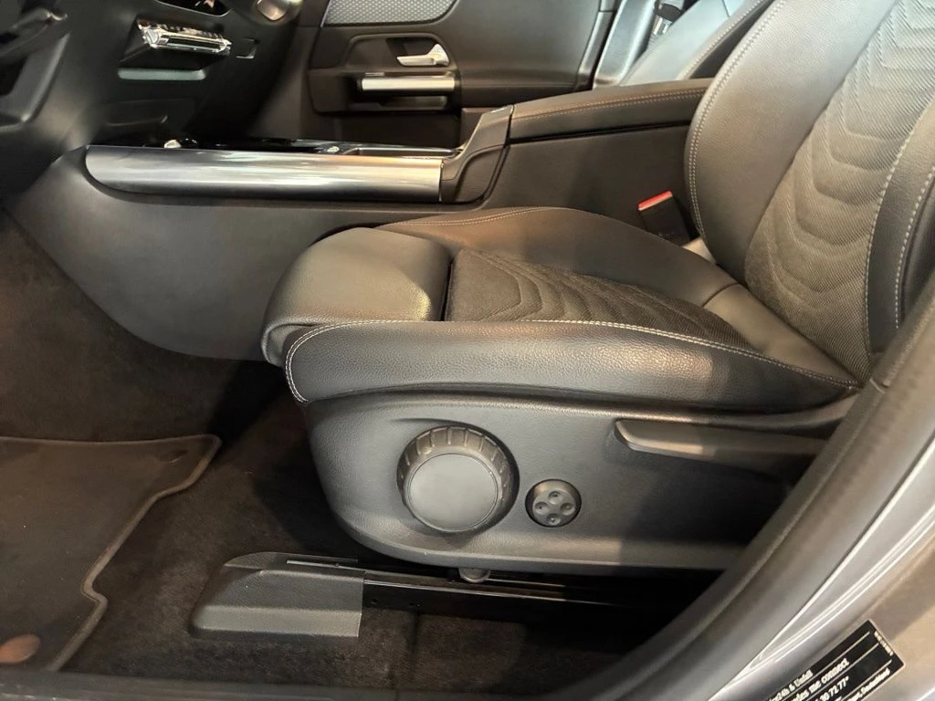 Mercedes-Benz-EQA 250-image-8