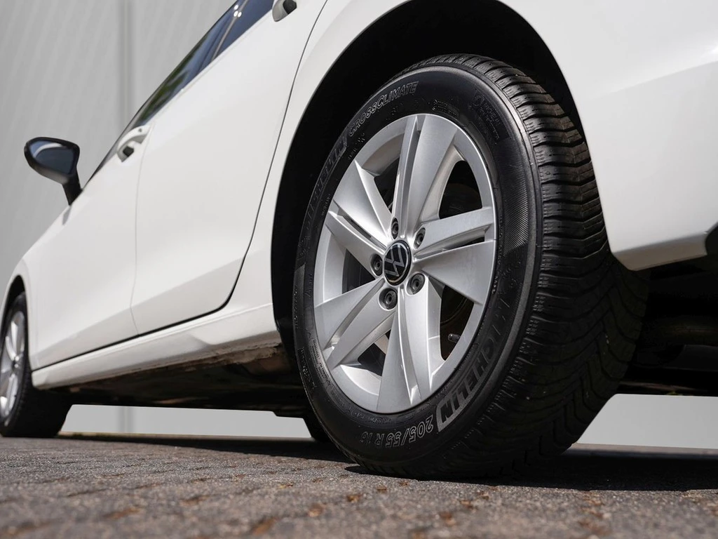 Volkswagen-Golf-image-4