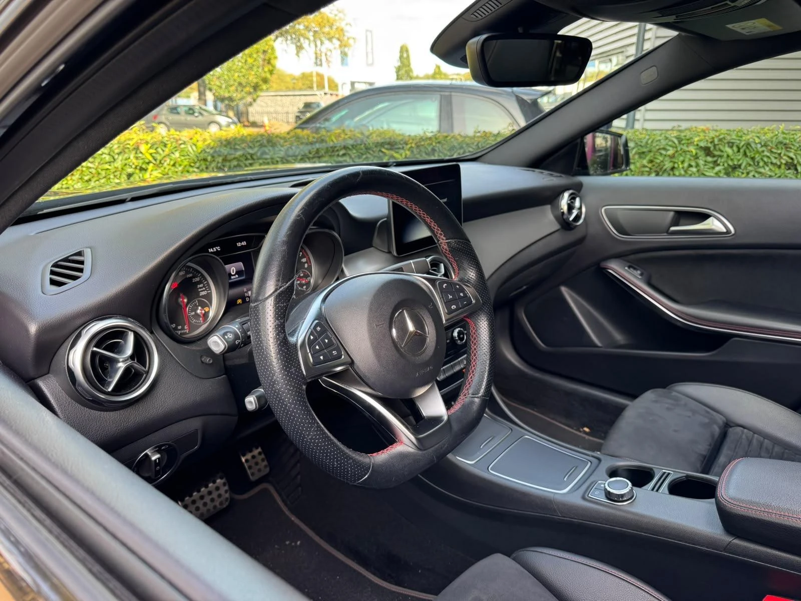 Mercedes-Benz-GLA-image-6