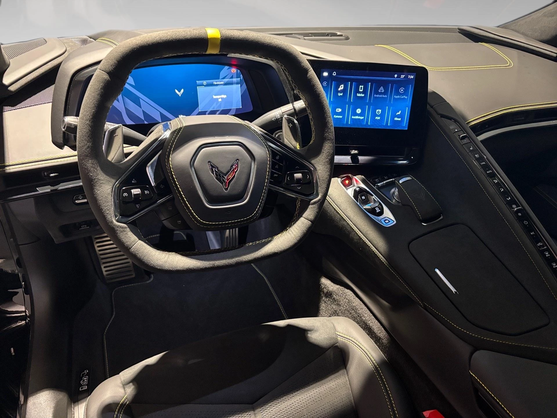 Chevrolet-Corvette-image-12