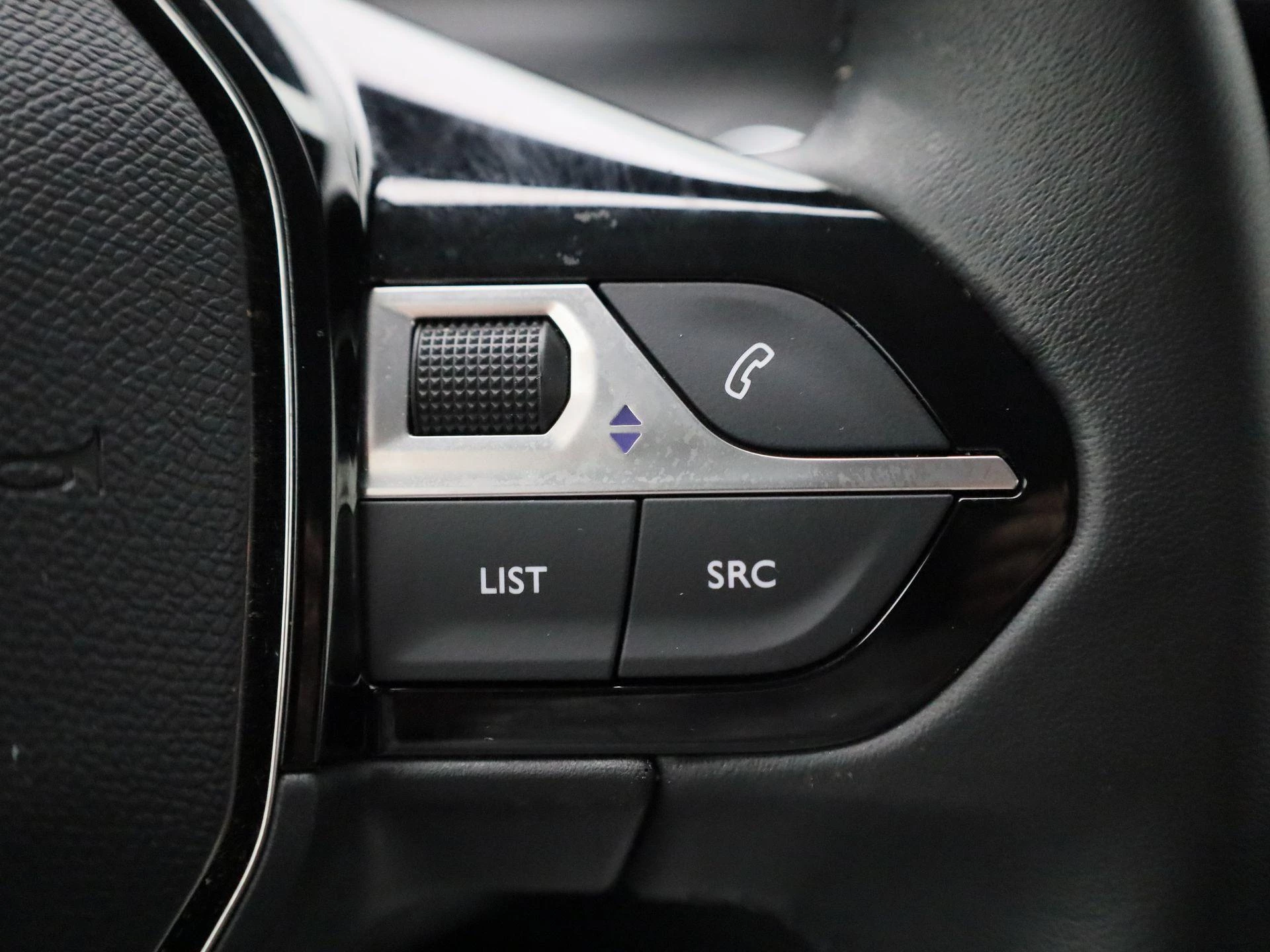 Peugeot-e-208-image-17