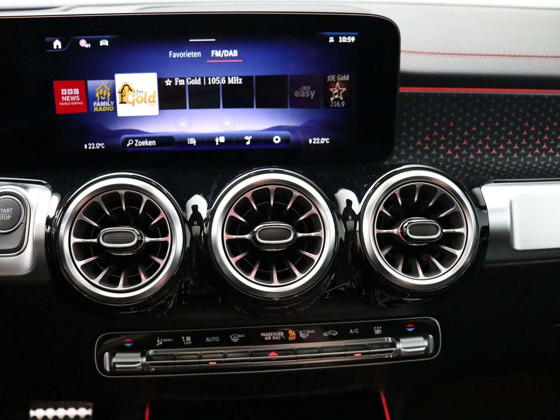 Mercedes-Benz-EQB-image-14