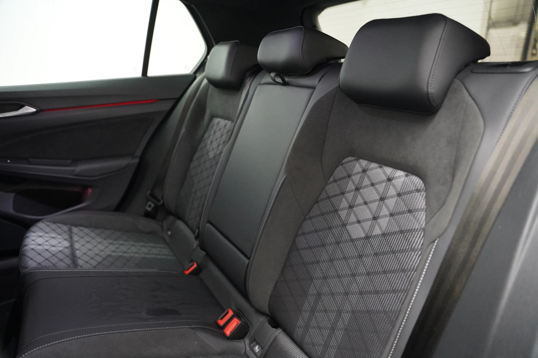 Volkswagen-Golf-image-32