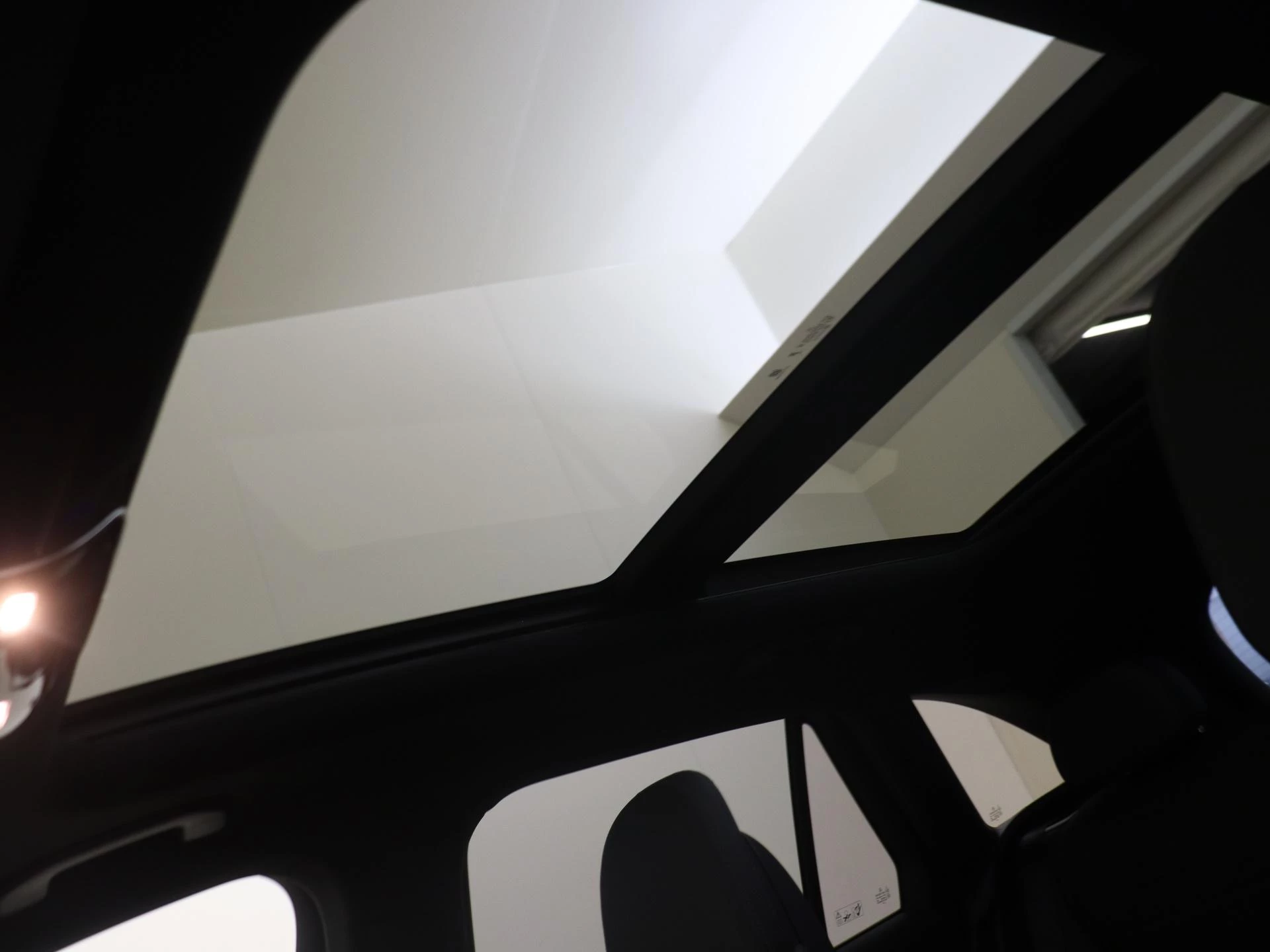 Mercedes-Benz-GLC-image-25
