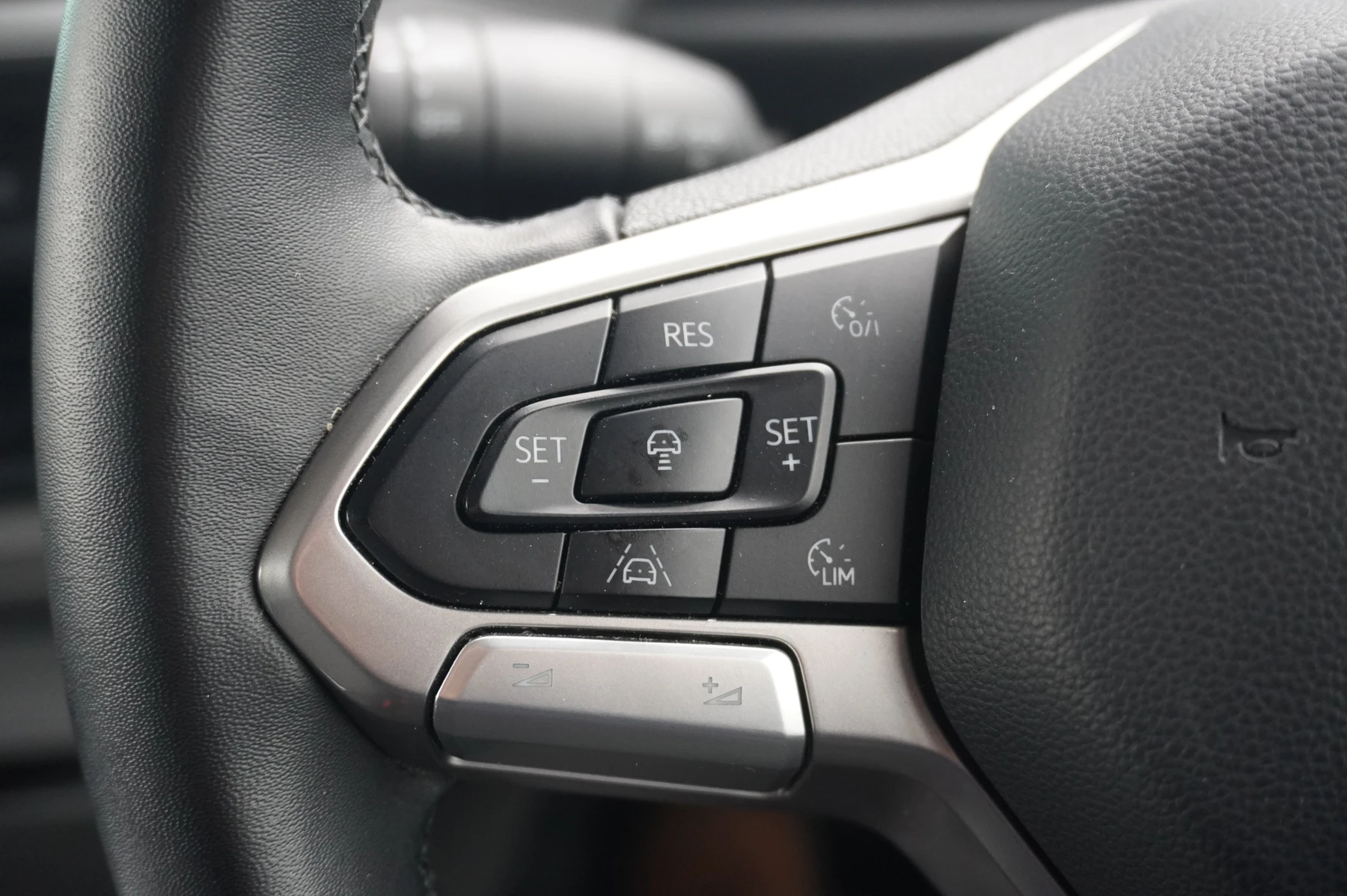 Volkswagen-Transporter-image-24