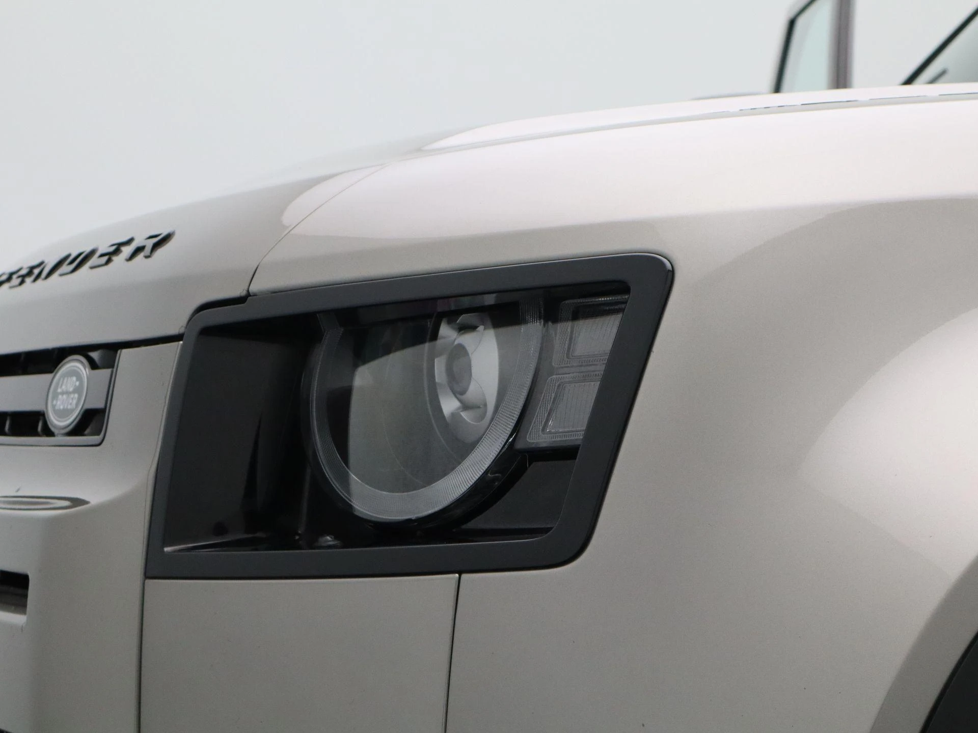 Land Rover-Defender-image-13